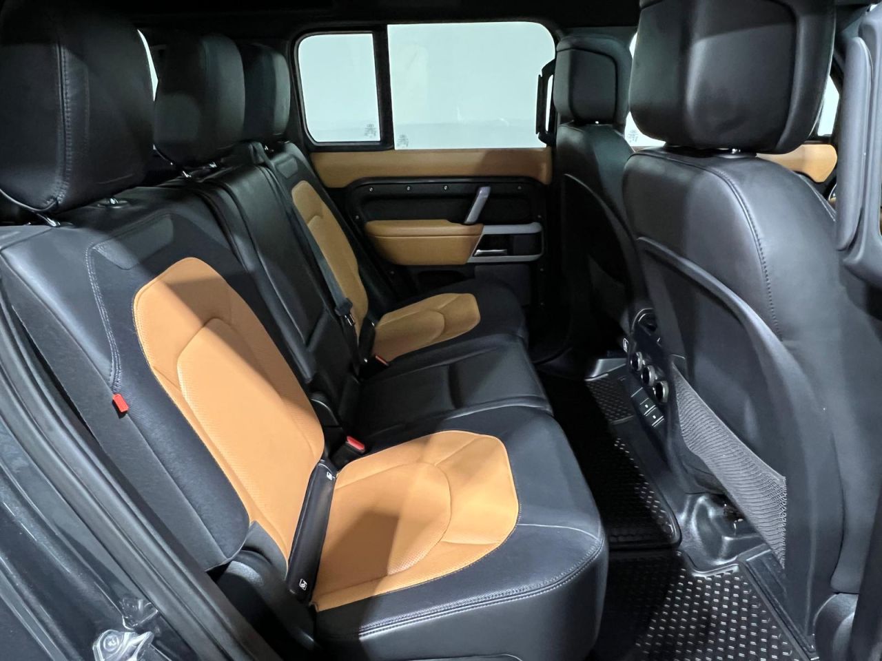 2023 LAND ROVER DEFENDER 110 3.0 D250 MHEV X-Dynamic HSE SUV 5dr Diesel Auto 4WD Euro 6 (s/s) (250 ps) 7 - vehicle photo 11 for sale on PureCar