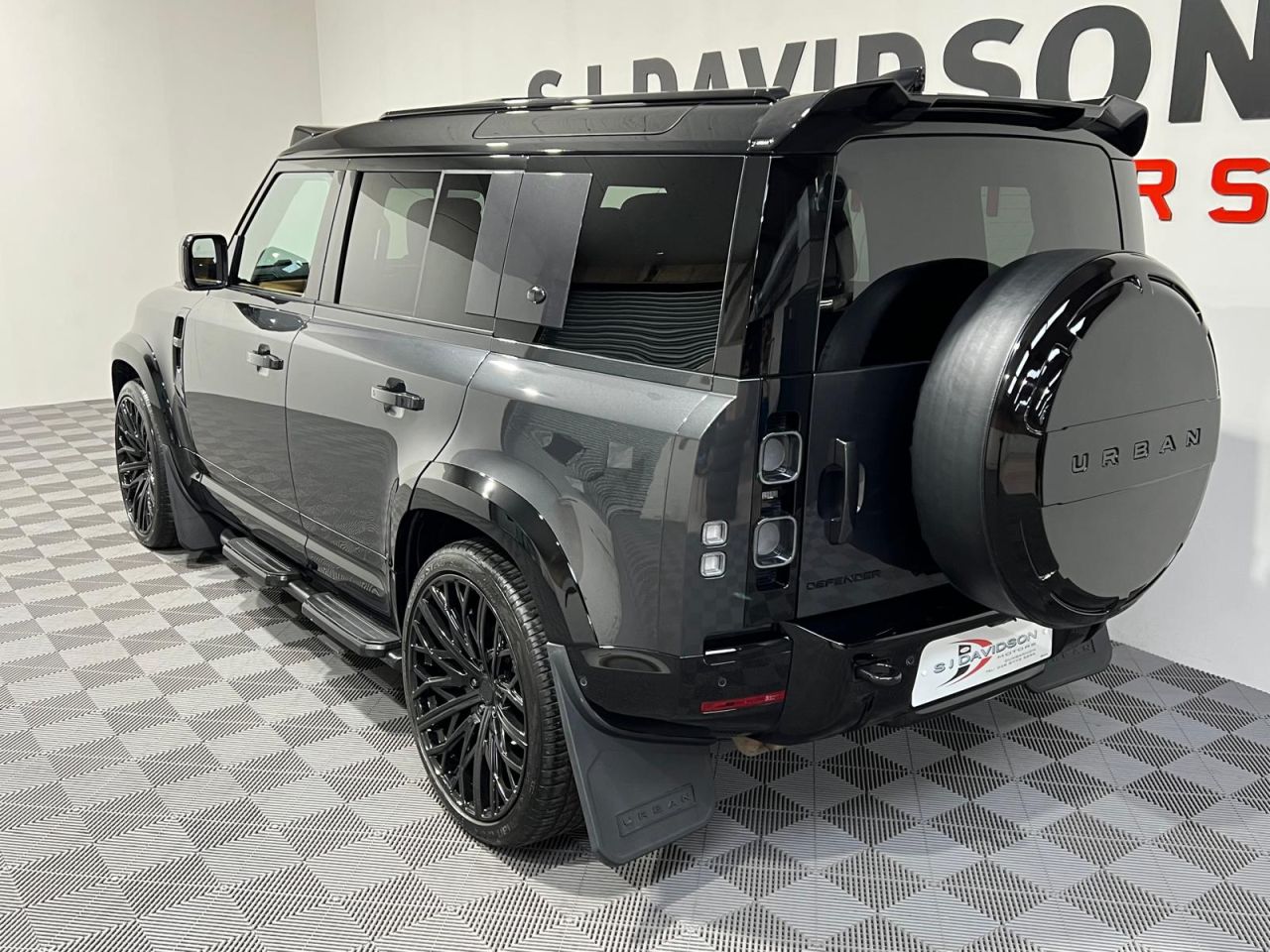 2023 LAND ROVER DEFENDER 110 3.0 D250 MHEV X-Dynamic HSE SUV 5dr Diesel Auto 4WD Euro 6 (s/s) (250 ps) 7 - vehicle photo 3 for sale on PureCar