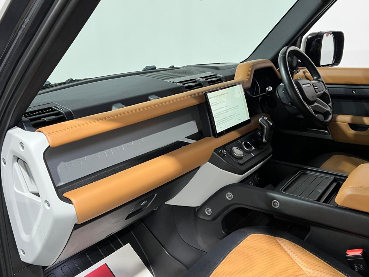2023 LAND ROVER DEFENDER 110 3.0 D250 MHEV X-Dynamic HSE SUV 5dr Diesel Auto 4WD Euro 6 (s/s) (250 ps) 7 - vehicle photo 4 for sale on PureCar