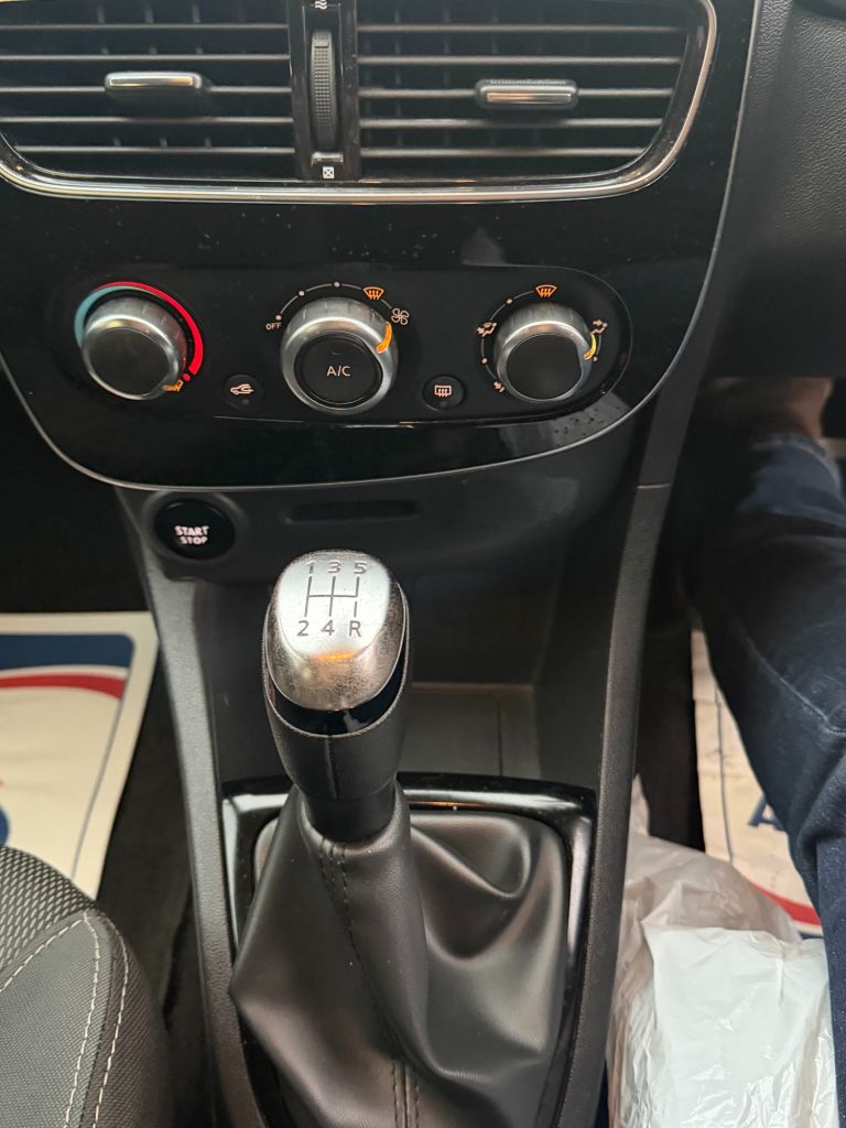 2018 RENAULT CLIO 1.2 16V Dynamique Nav Hatchback 5dr Petrol Manual Euro 6 (75 ps) - vehicle photo 10 for sale on PureCar