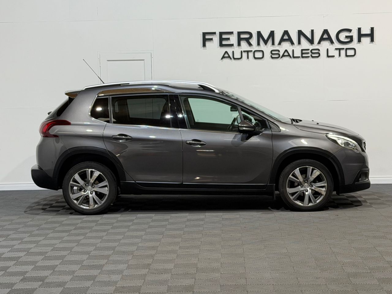 2017 PEUGEOT 1.6 BlueHDi Allure SUV 5dr Diesel Manual Euro 6 (s/s) (100 ps) - vehicle photo 2 for sale on PureCar