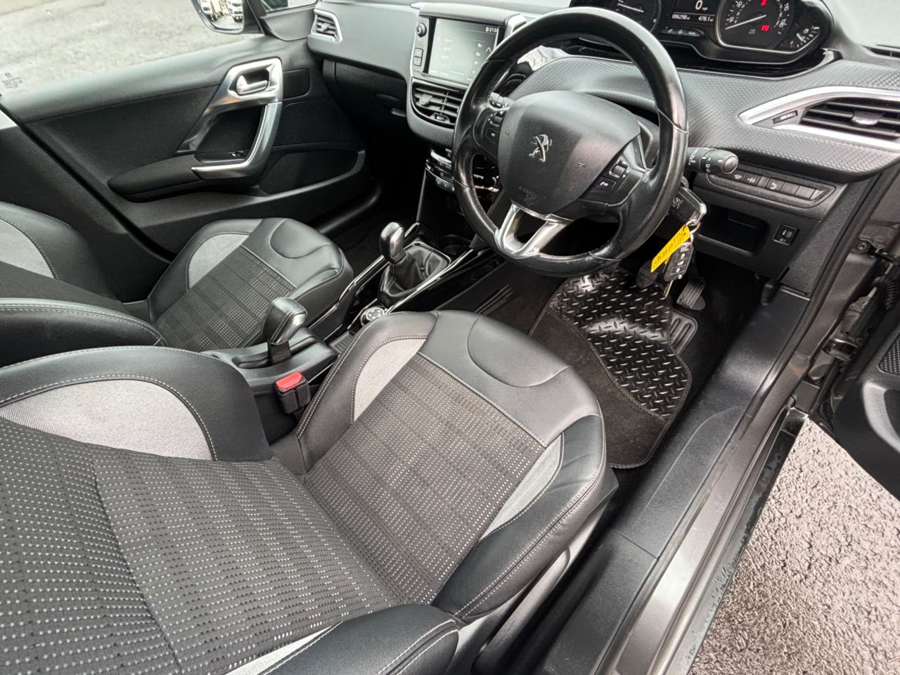 2017 PEUGEOT 1.6 BlueHDi Allure SUV 5dr Diesel Manual Euro 6 (s/s) (100 ps) - vehicle photo 4 for sale on PureCar