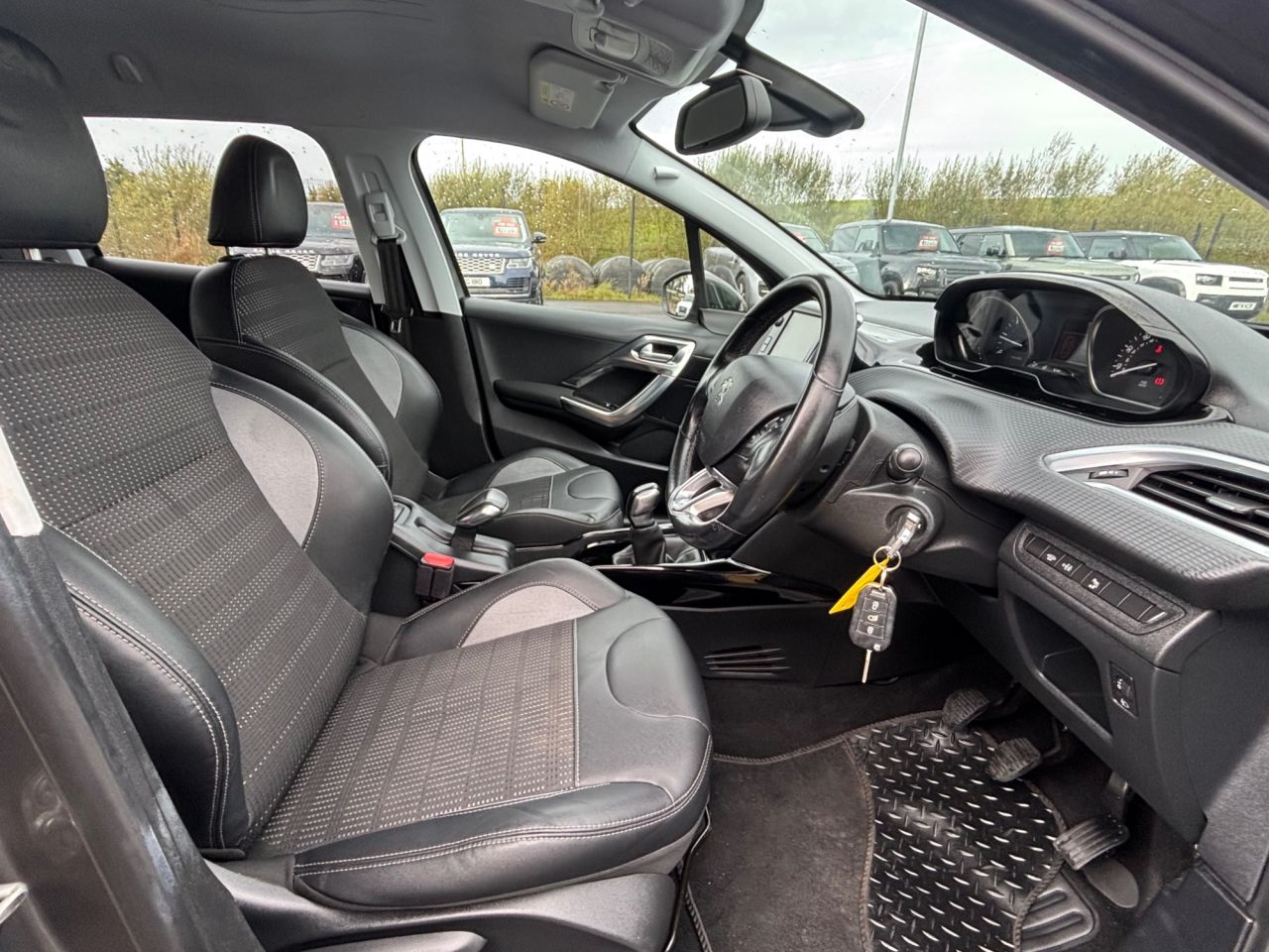 2017 PEUGEOT 1.6 BlueHDi Allure SUV 5dr Diesel Manual Euro 6 (s/s) (100 ps) - vehicle photo 6 for sale on PureCar