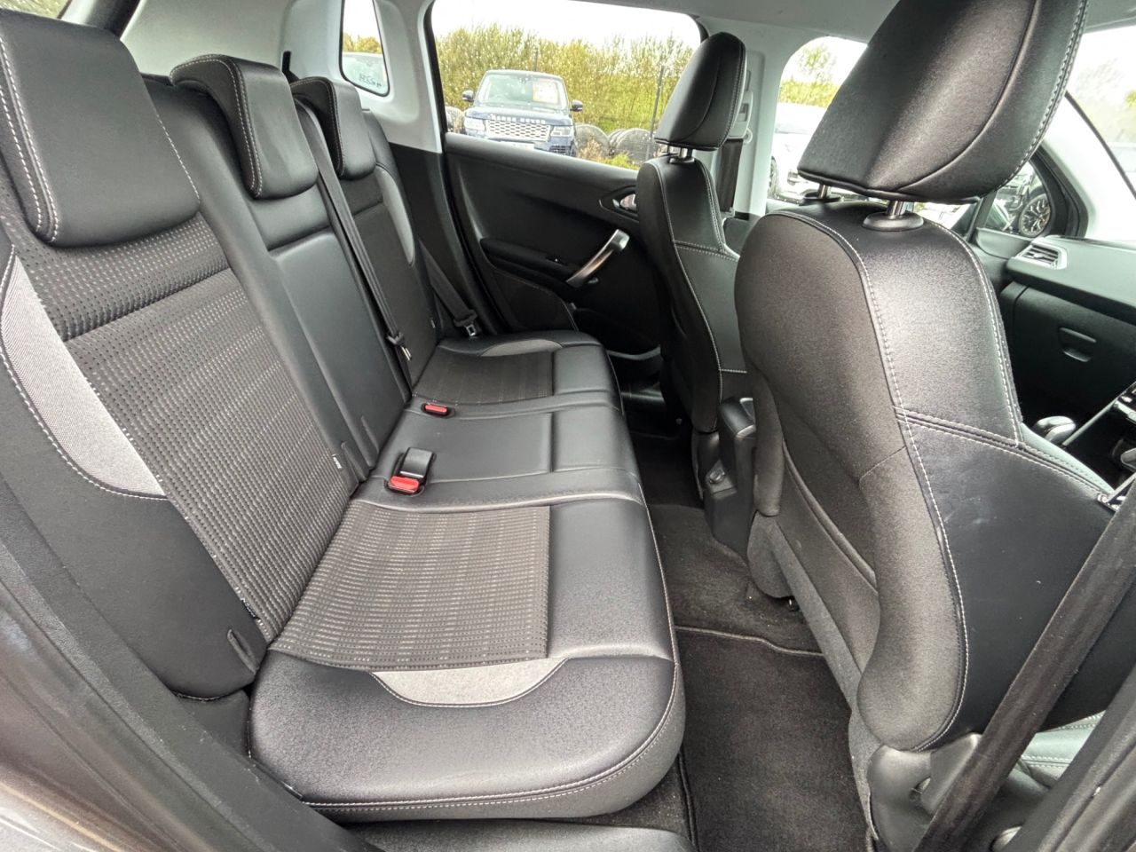2017 PEUGEOT 1.6 BlueHDi Allure SUV 5dr Diesel Manual Euro 6 (s/s) (100 ps) - vehicle photo 7 for sale on PureCar