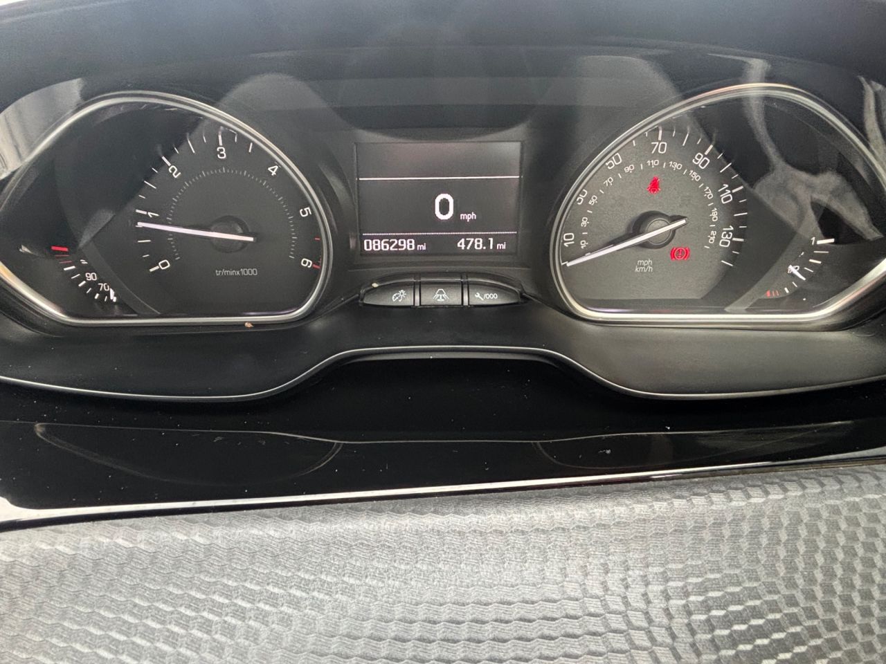 2017 PEUGEOT 1.6 BlueHDi Allure SUV 5dr Diesel Manual Euro 6 (s/s) (100 ps) - vehicle photo 8 for sale on PureCar