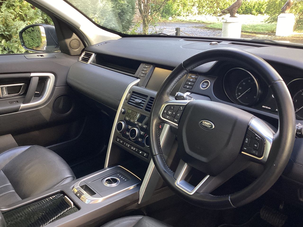 2018 LAND ROVER DISCOVERY SPORT 2.0 TD4 HSE Black SUV 5dr Diesel Auto 4WD Euro 6 (s/s) (180 ps) - vehicle photo 17 for sale on PureCar