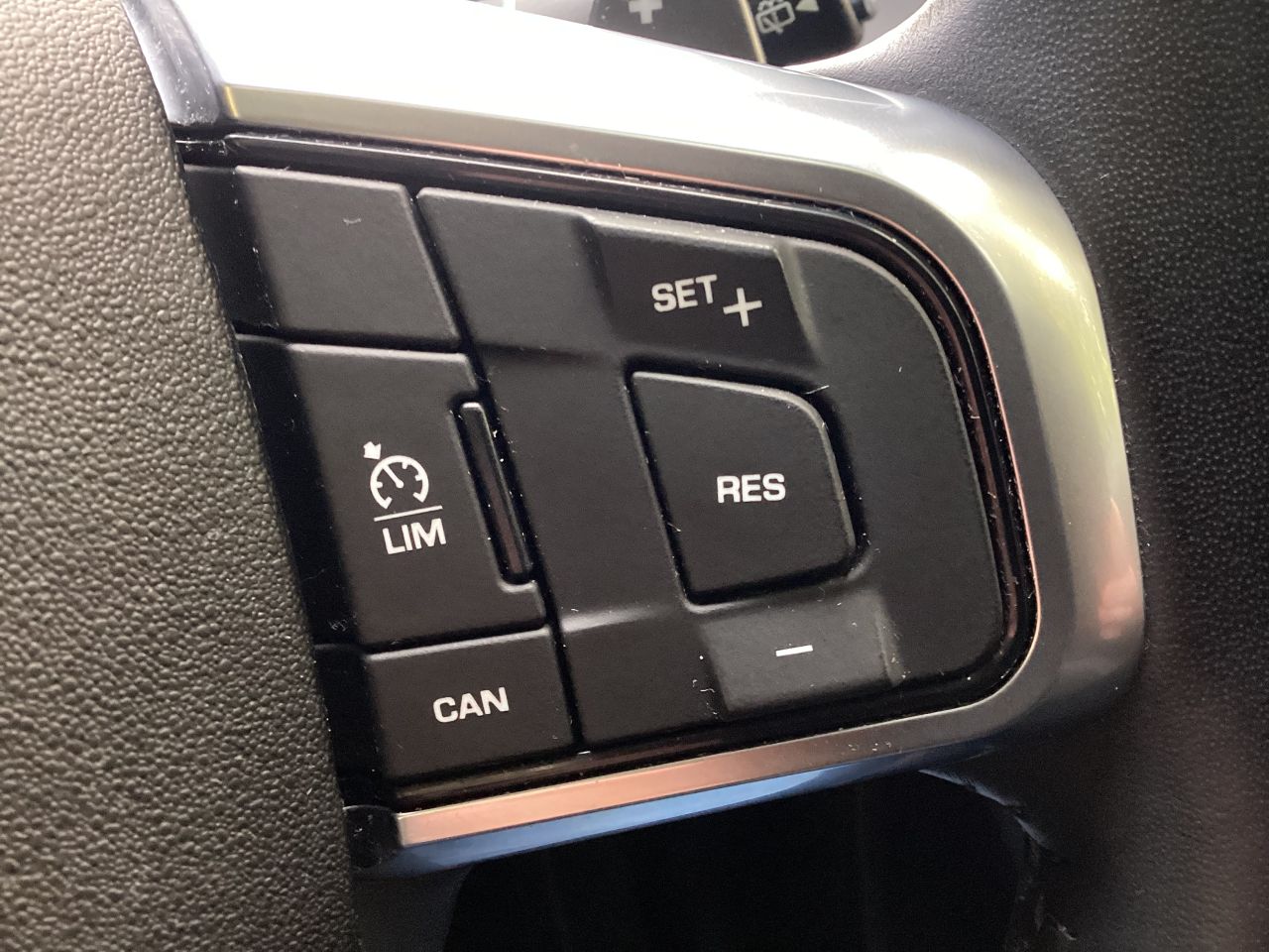 2018 LAND ROVER DISCOVERY SPORT 2.0 TD4 HSE Black SUV 5dr Diesel Auto 4WD Euro 6 (s/s) (180 ps) - vehicle photo 24 for sale on PureCar
