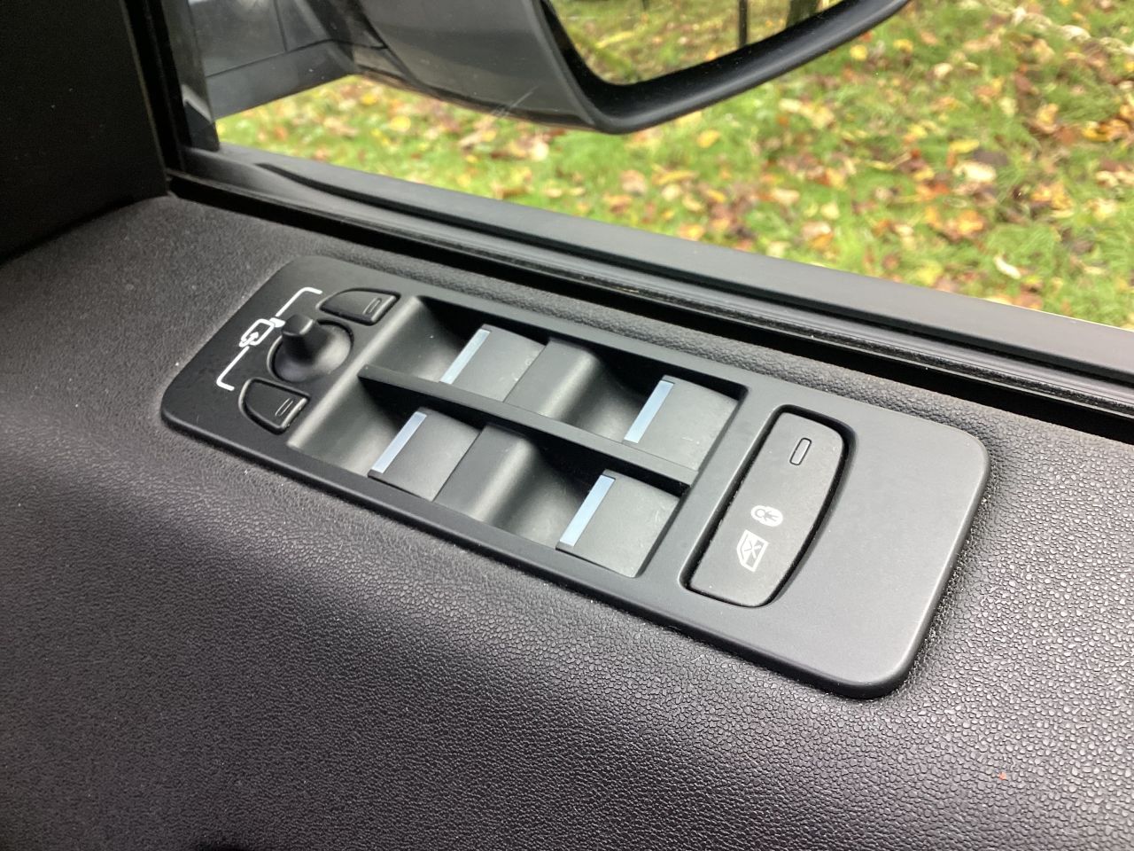 2018 LAND ROVER DISCOVERY SPORT 2.0 TD4 HSE Black SUV 5dr Diesel Auto 4WD Euro 6 (s/s) (180 ps) - vehicle photo 26 for sale on PureCar