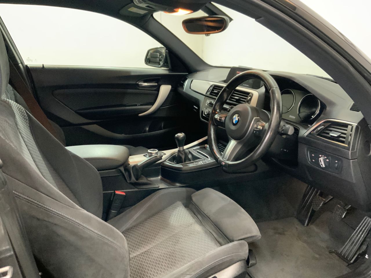 2018 BMW 2 SERIES 2.0 220d M Sport Coupe 2dr Diesel Manual Euro 6 (s/s) (190 ps) - vehicle photo 15 for sale on PureCar