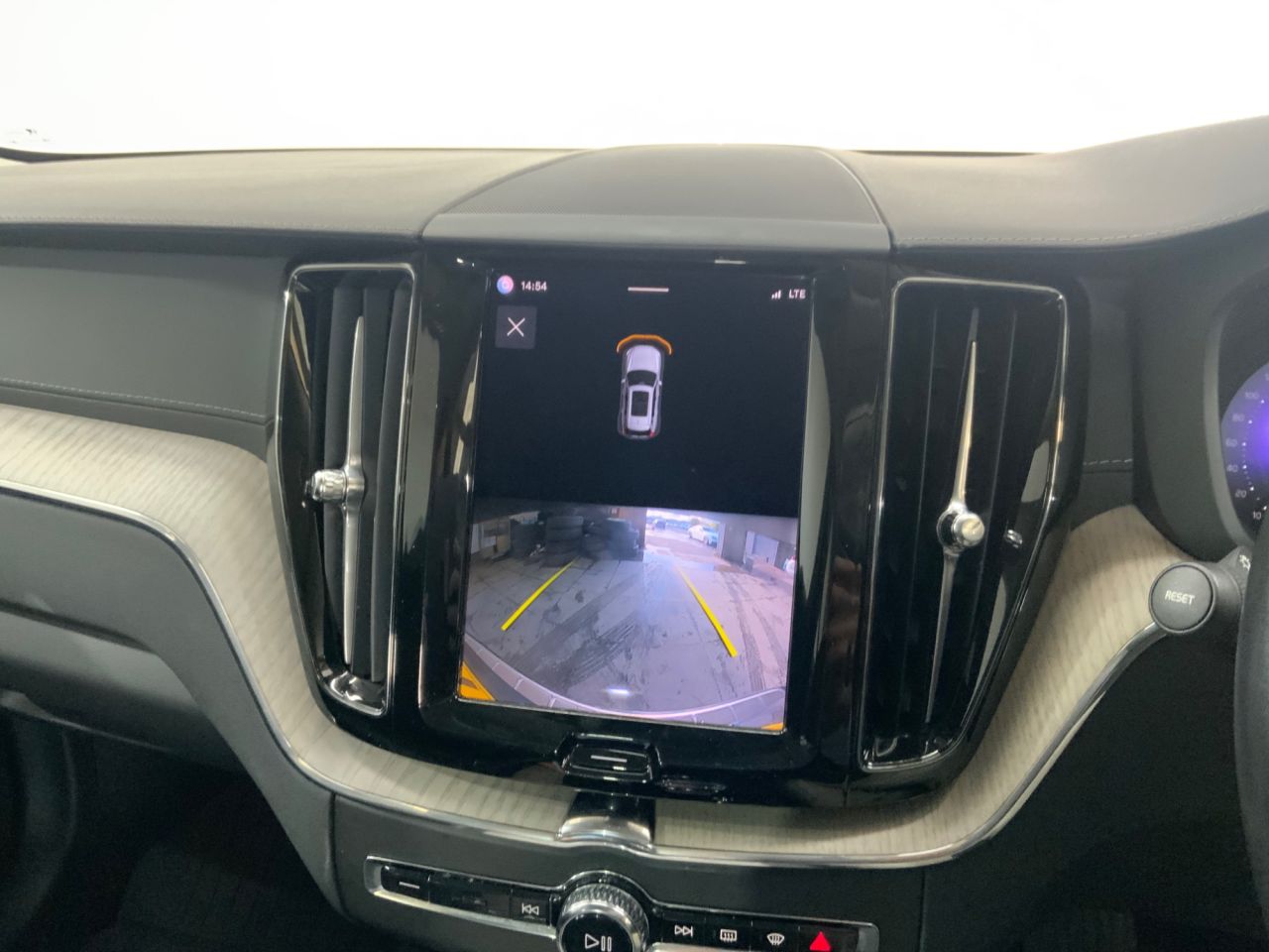 2021 VOLVO XC60 2.0 B5 MHEV Inscription SUV 5dr Petrol Hybrid Auto AWD Euro 6 (s/s) (250 ps - vehicle photo 25 for sale on PureCar