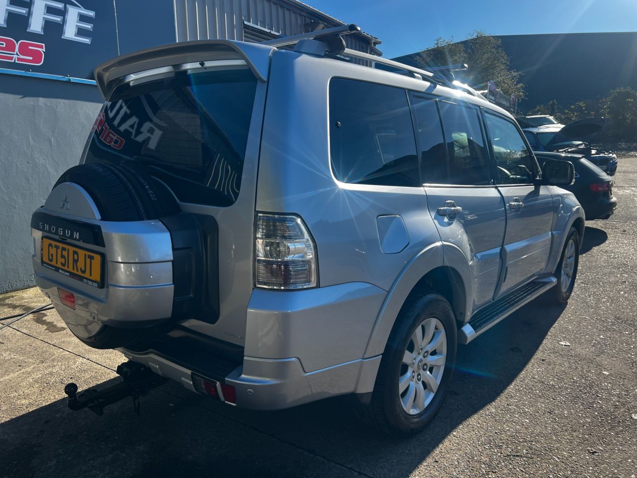 2011 MITSUBISHI SHOGUN 3.2 DI-DC Elegance SUV 5dr Diesel Auto 4WD Euro 5 LWB (197 ps) - vehicle photo 6 for sale on PureCar