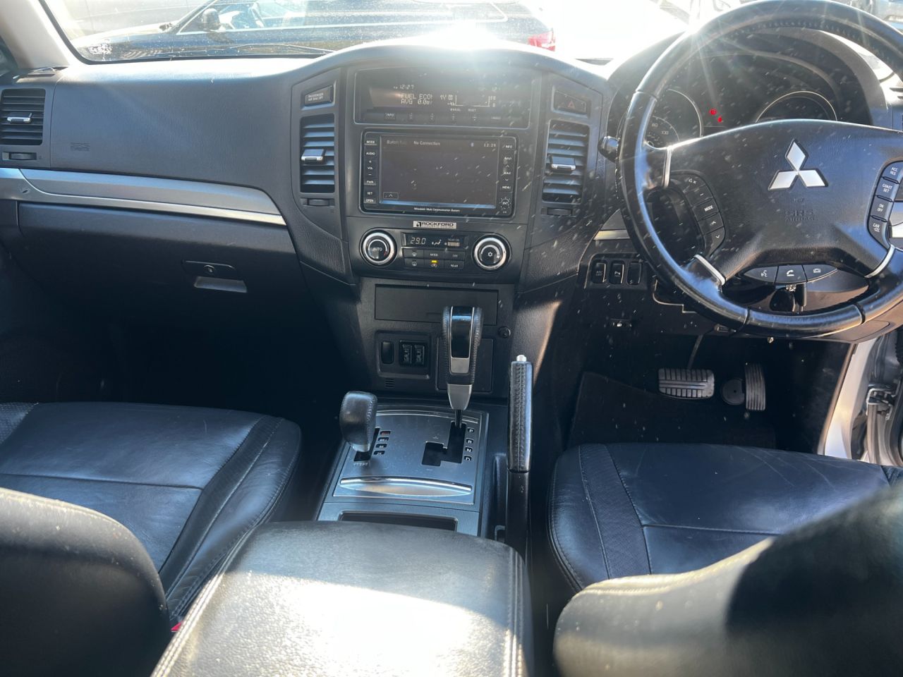 2011 MITSUBISHI SHOGUN 3.2 DI-DC Elegance SUV 5dr Diesel Auto 4WD Euro 5 LWB (197 ps) - vehicle photo 15 for sale on PureCar