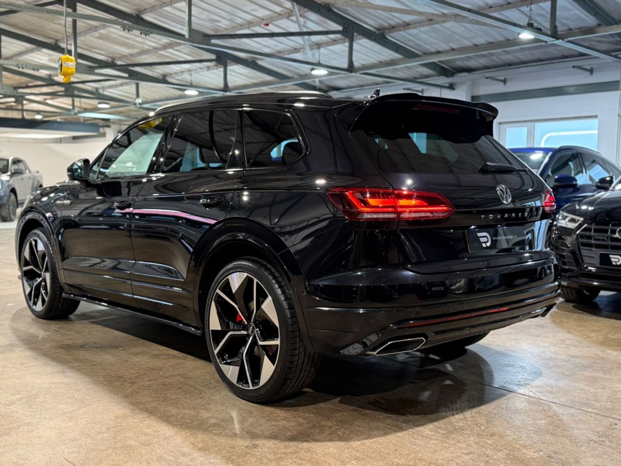 2018 VOLKSWAGEN TOUAREG 3.0 TDI V6 R-Line Tech SUV 5dr Diesel Tiptronic 4Motion Euro 6 (s/s) (286 p - vehicle photo 3 for sale on PureCar