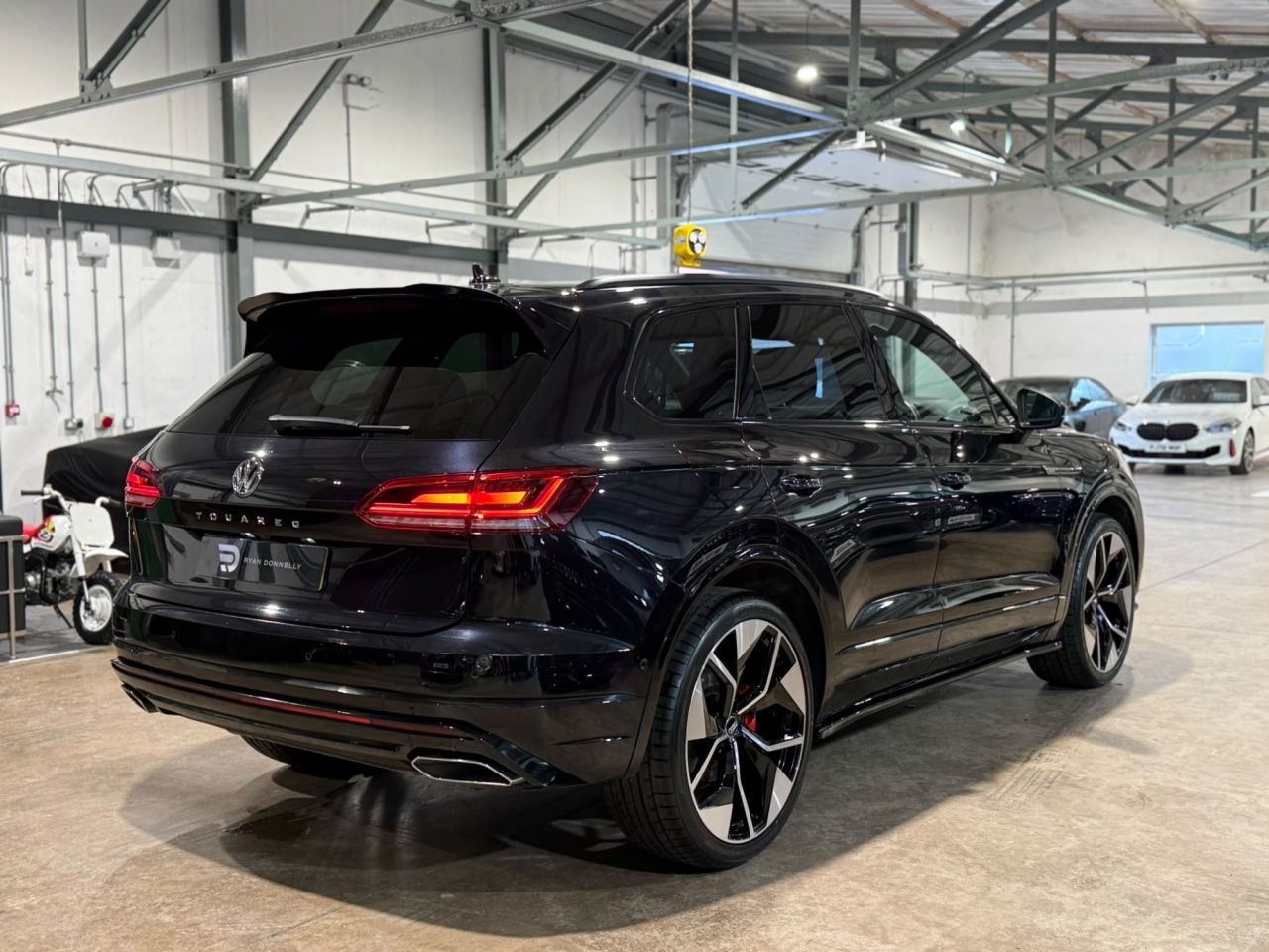 2018 VOLKSWAGEN TOUAREG 3.0 TDI V6 R-Line Tech SUV 5dr Diesel Tiptronic 4Motion Euro 6 (s/s) (286 p - vehicle photo 4 for sale on PureCar