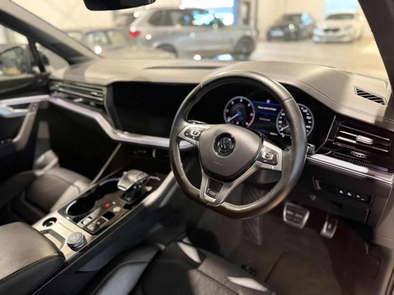 2018 VOLKSWAGEN TOUAREG 3.0 TDI V6 R-Line Tech SUV 5dr Diesel Tiptronic 4Motion Euro 6 (s/s) (286 p - vehicle photo 5 for sale on PureCar