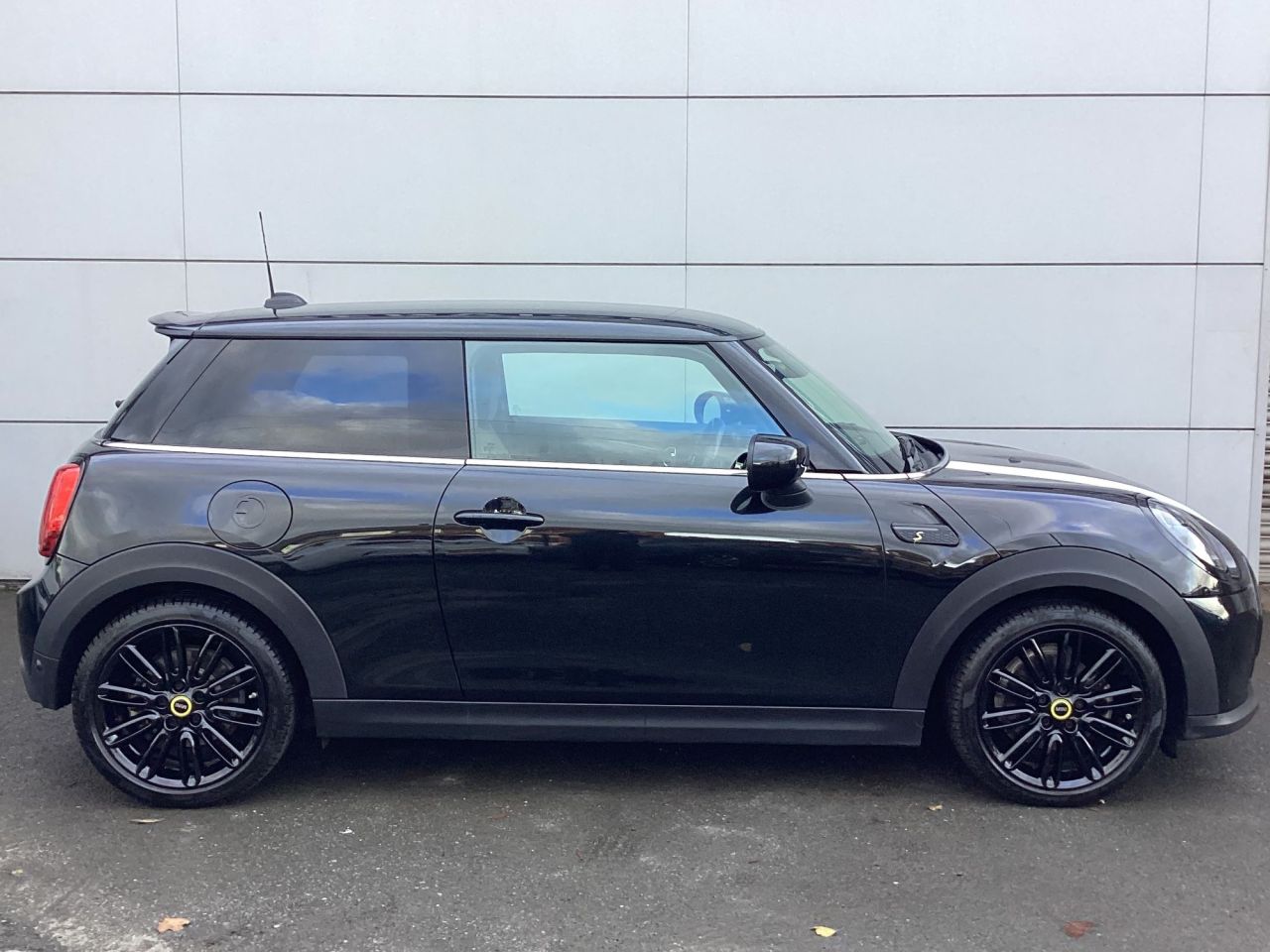 2022 MINI Electric Hatch Cooper SE 32.6kWh Level 2 Hatchback 3dr Electric Auto (184 ps) Only 9,200 m - vehicle photo 5 for sale on PureCar