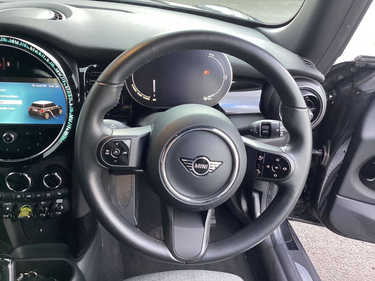 2022 MINI Electric Hatch Cooper SE 32.6kWh Level 2 Hatchback 3dr Electric Auto (184 ps) Only 9,200 m - vehicle photo 11 for sale on PureCar