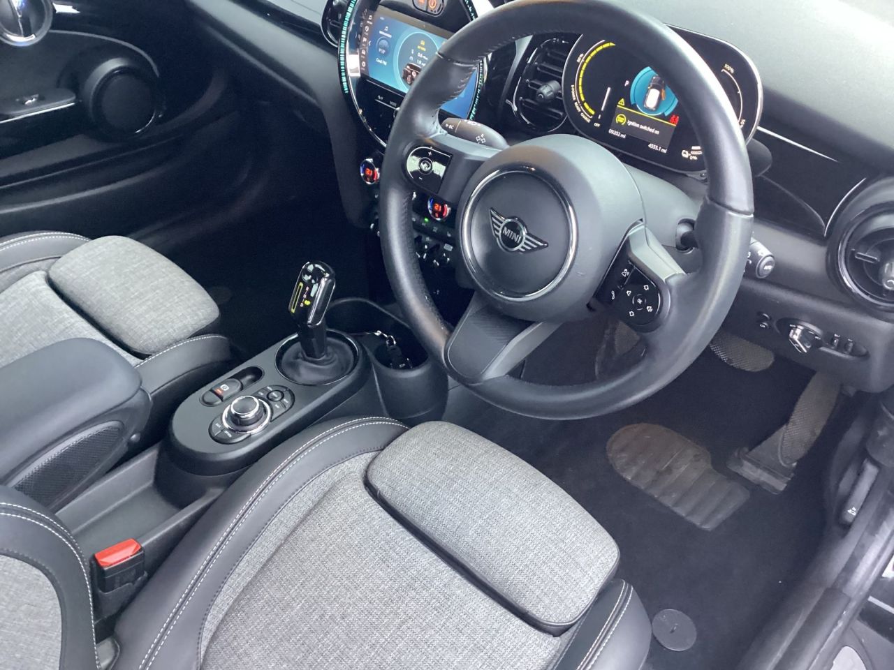 2022 MINI Electric Hatch Cooper SE 32.6kWh Level 2 Hatchback 3dr Electric Auto (184 ps) Only 9,200 m - vehicle photo 17 for sale on PureCar
