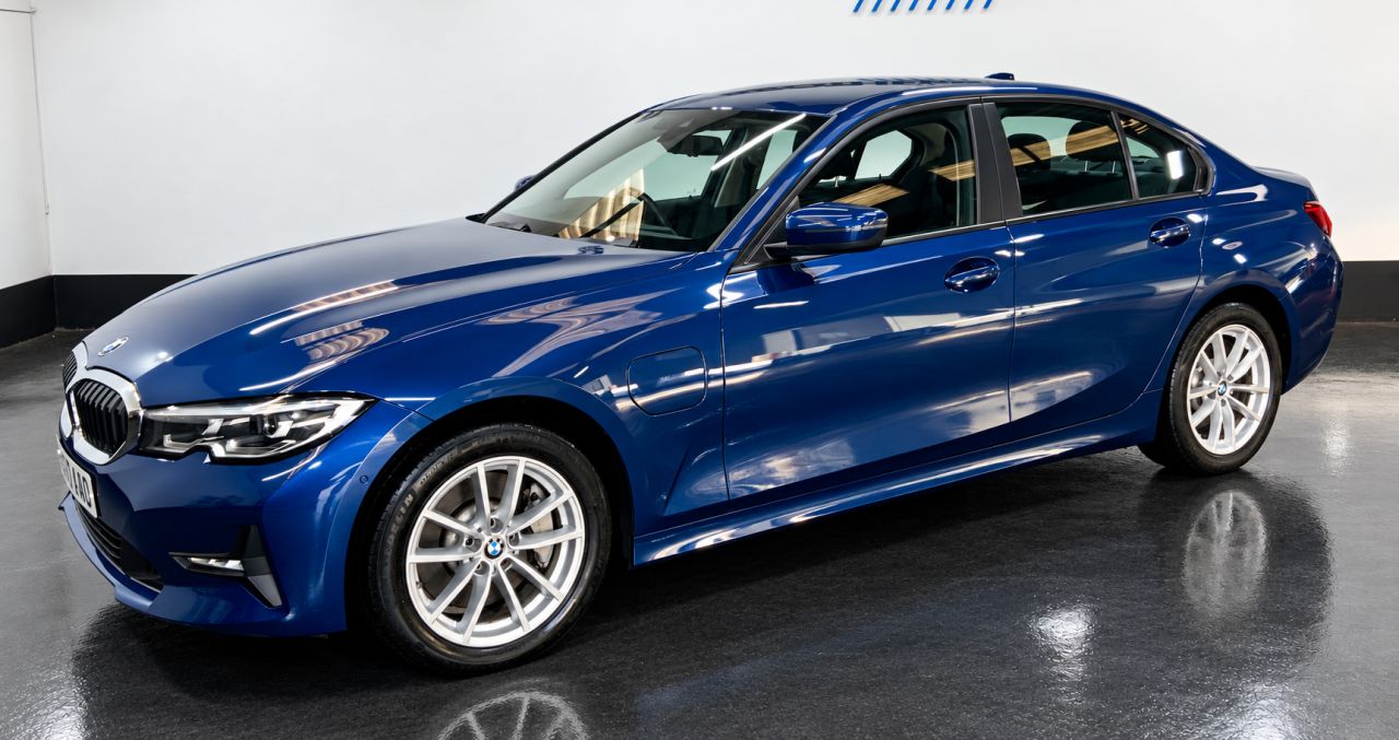 2020 BMW 3 SERIES 2.0 330e 12kWh SE Pro Saloon 4dr Petrol Plug-in Hybrid Auto Euro 6 (s/s) (2 - vehicle photo 4 for sale on PureCar