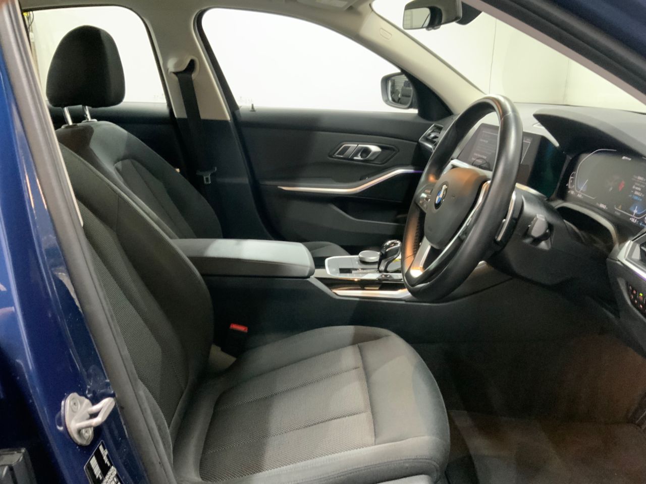 2020 BMW 3 SERIES 2.0 330e 12kWh SE Pro Saloon 4dr Petrol Plug-in Hybrid Auto Euro 6 (s/s) (2 - vehicle photo 13 for sale on PureCar