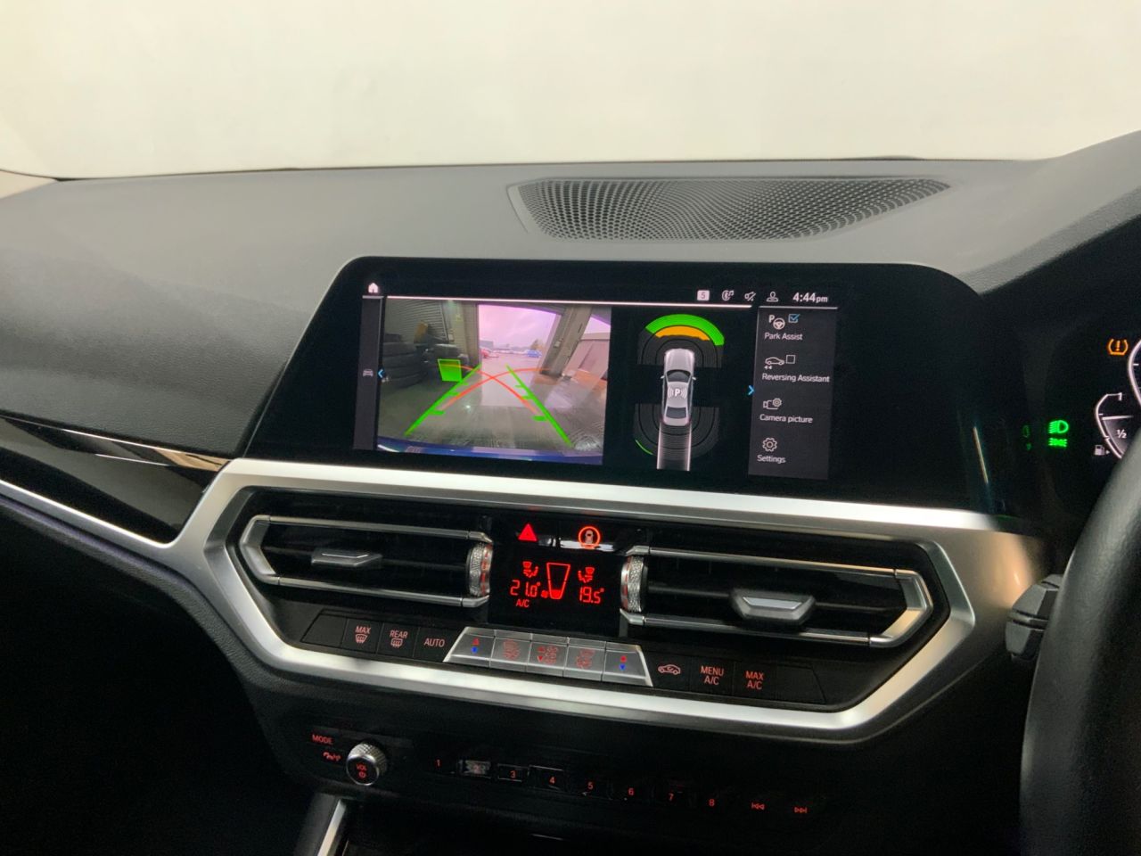 2020 BMW 3 SERIES 2.0 330e 12kWh SE Pro Saloon 4dr Petrol Plug-in Hybrid Auto Euro 6 (s/s) (2 - vehicle photo 18 for sale on PureCar