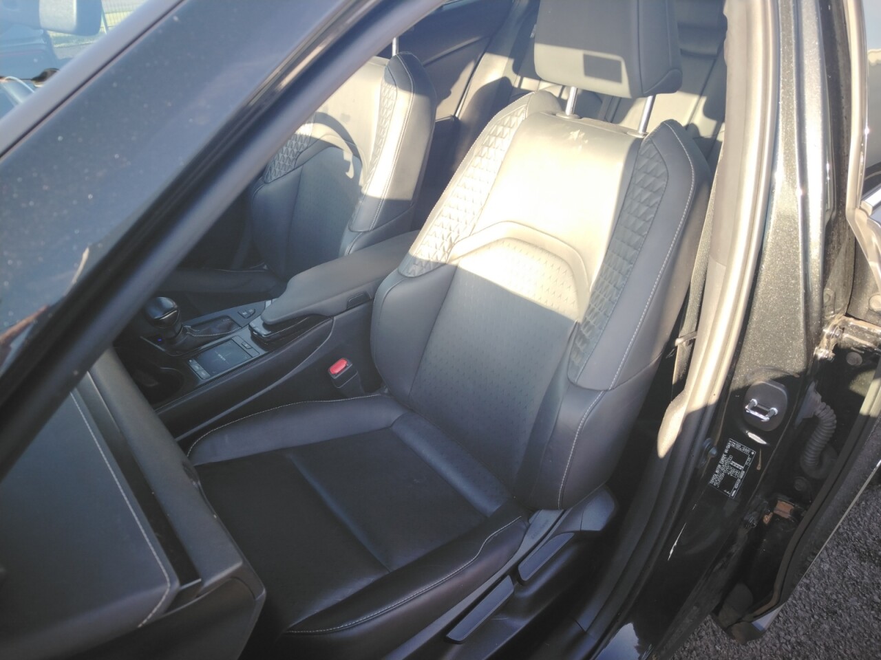 2021 LEXUS UX 2.0 250h SUV 5dr Petrol Hybrid E-CVT Euro 6 Premium Pack (s/s) (184 ps) - vehicle photo 20 for sale on PureCar