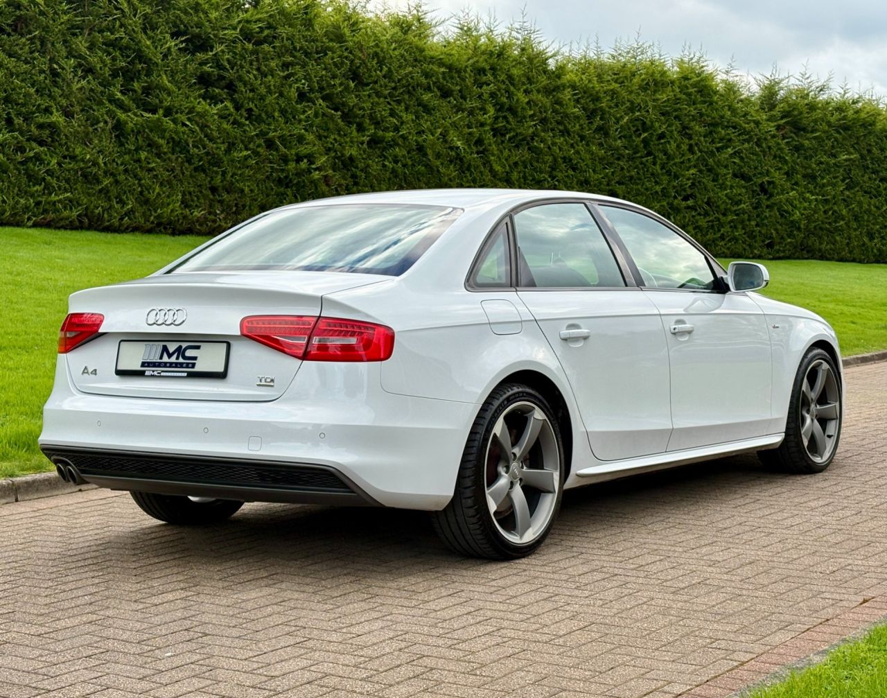 2014 AUDI A4 2.0 TDI Black Edition Saloon 4dr Diesel Manual quattro Euro 5 (s/s) (177 ps - vehicle photo 3 for sale on PureCar