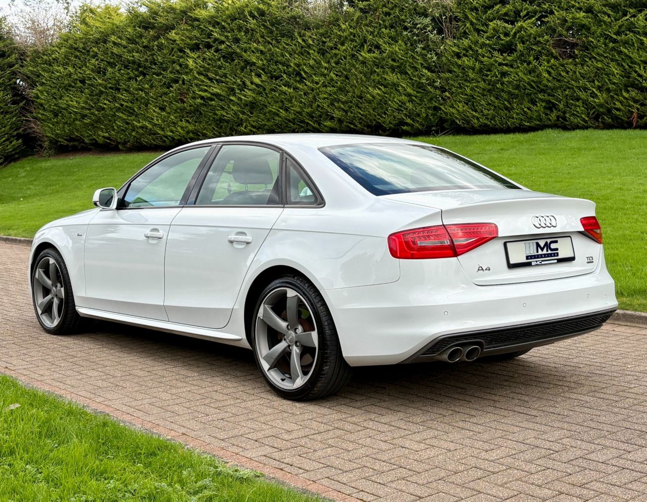 2014 AUDI A4 2.0 TDI Black Edition Saloon 4dr Diesel Manual quattro Euro 5 (s/s) (177 ps - vehicle photo 4 for sale on PureCar