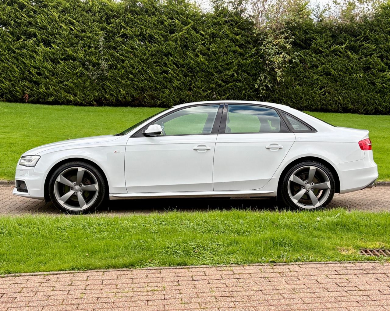 2014 AUDI A4 2.0 TDI Black Edition Saloon 4dr Diesel Manual quattro Euro 5 (s/s) (177 ps - vehicle photo 8 for sale on PureCar