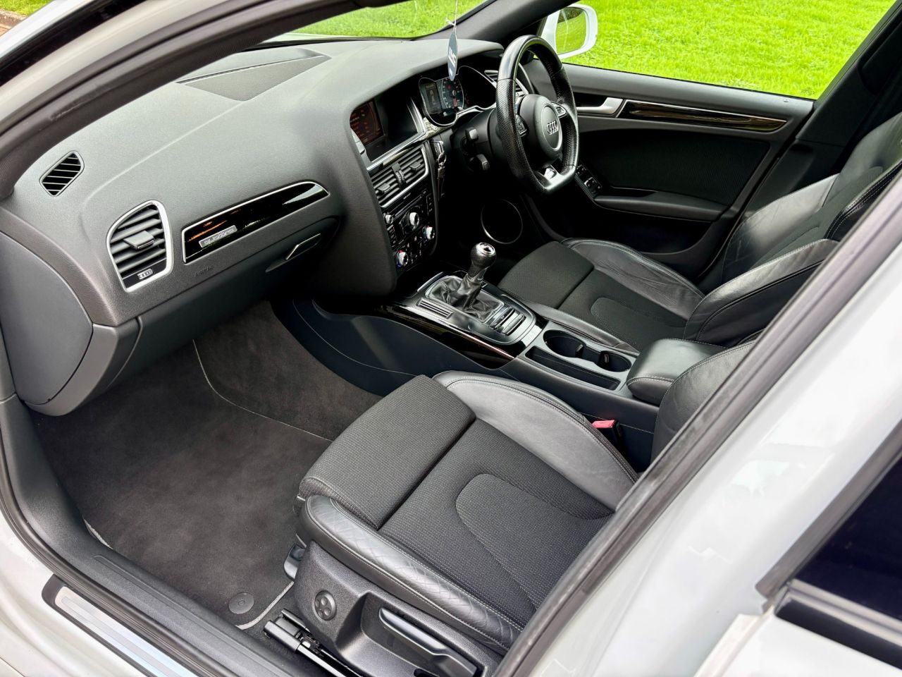 2014 AUDI A4 2.0 TDI Black Edition Saloon 4dr Diesel Manual quattro Euro 5 (s/s) (177 ps - vehicle photo 11 for sale on PureCar