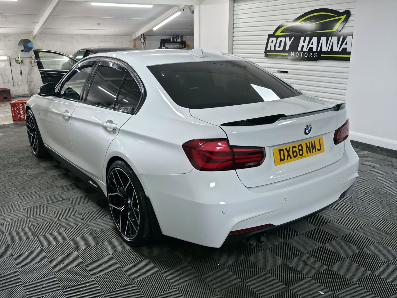 2018 BMW 3 SERIES 2.0 320d M Sport Shadow Edition Saloon 4dr Diesel Auto Euro 6 (s/s) (190 ps - vehicle photo 4 for sale on PureCar
