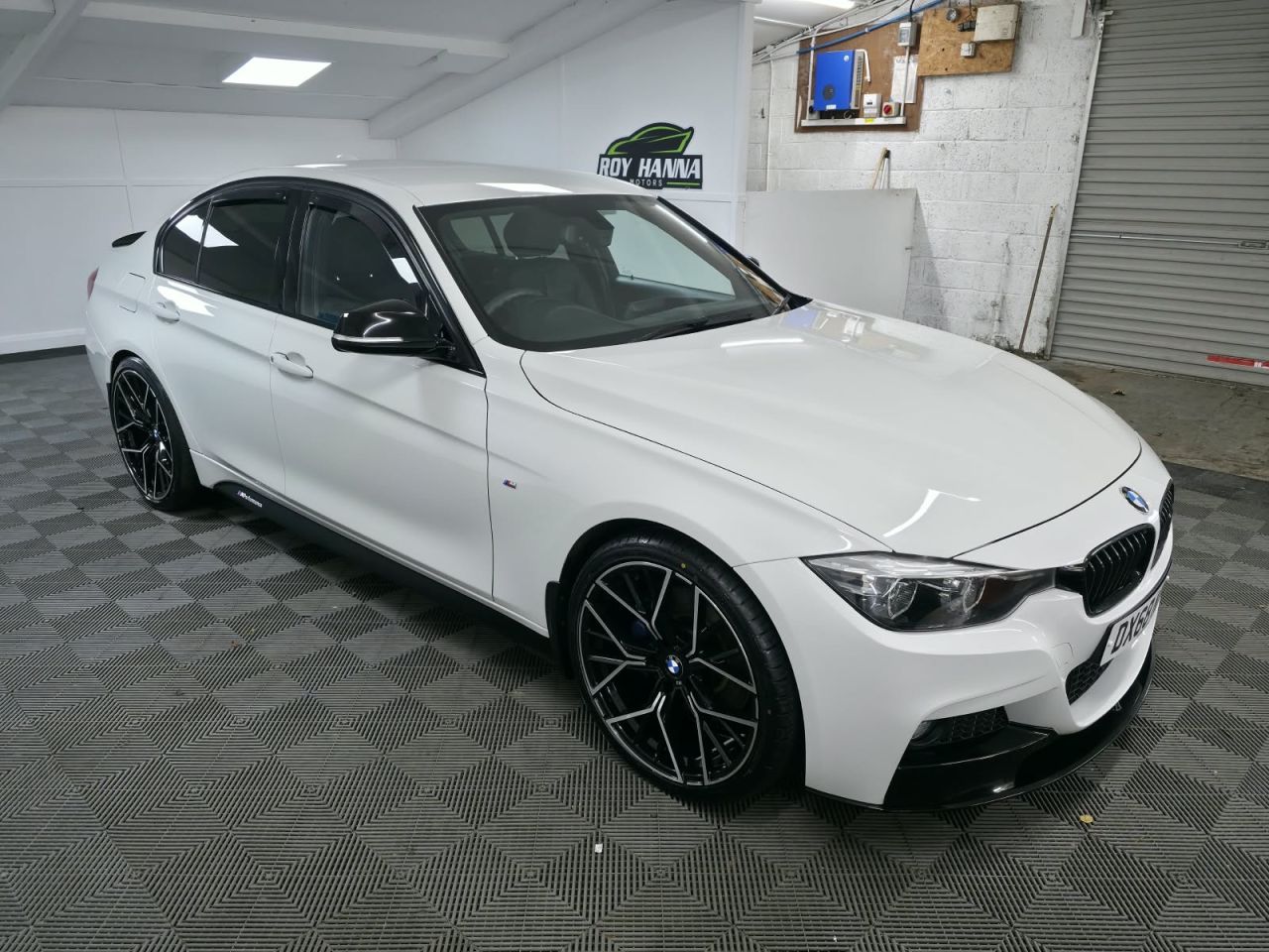 2018 BMW 3 SERIES 2.0 320d M Sport Shadow Edition Saloon 4dr Diesel Auto Euro 6 (s/s) (190 ps - vehicle photo 8 for sale on PureCar
