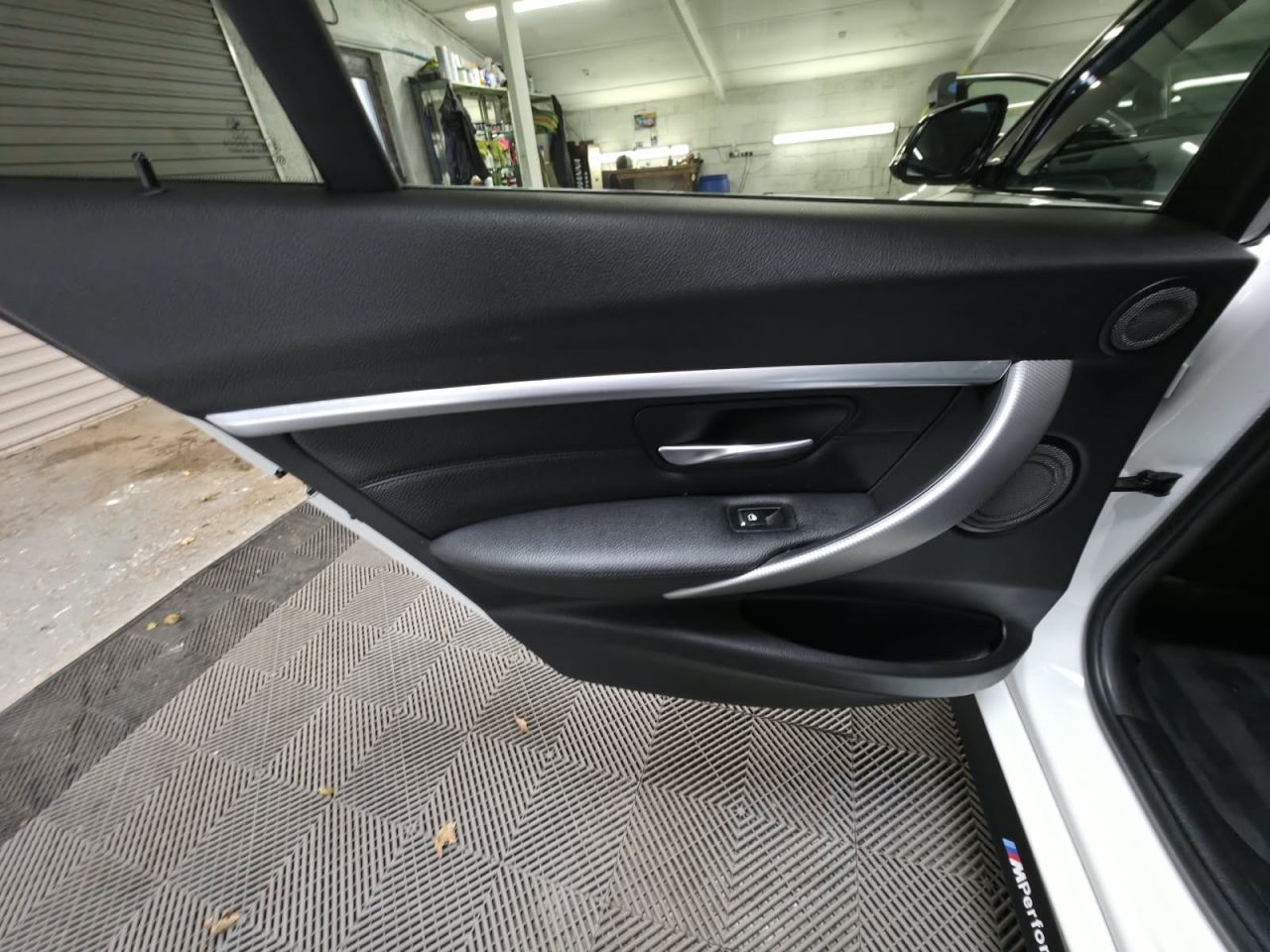 2018 BMW 3 SERIES 2.0 320d M Sport Shadow Edition Saloon 4dr Diesel Auto Euro 6 (s/s) (190 ps - vehicle photo 15 for sale on PureCar