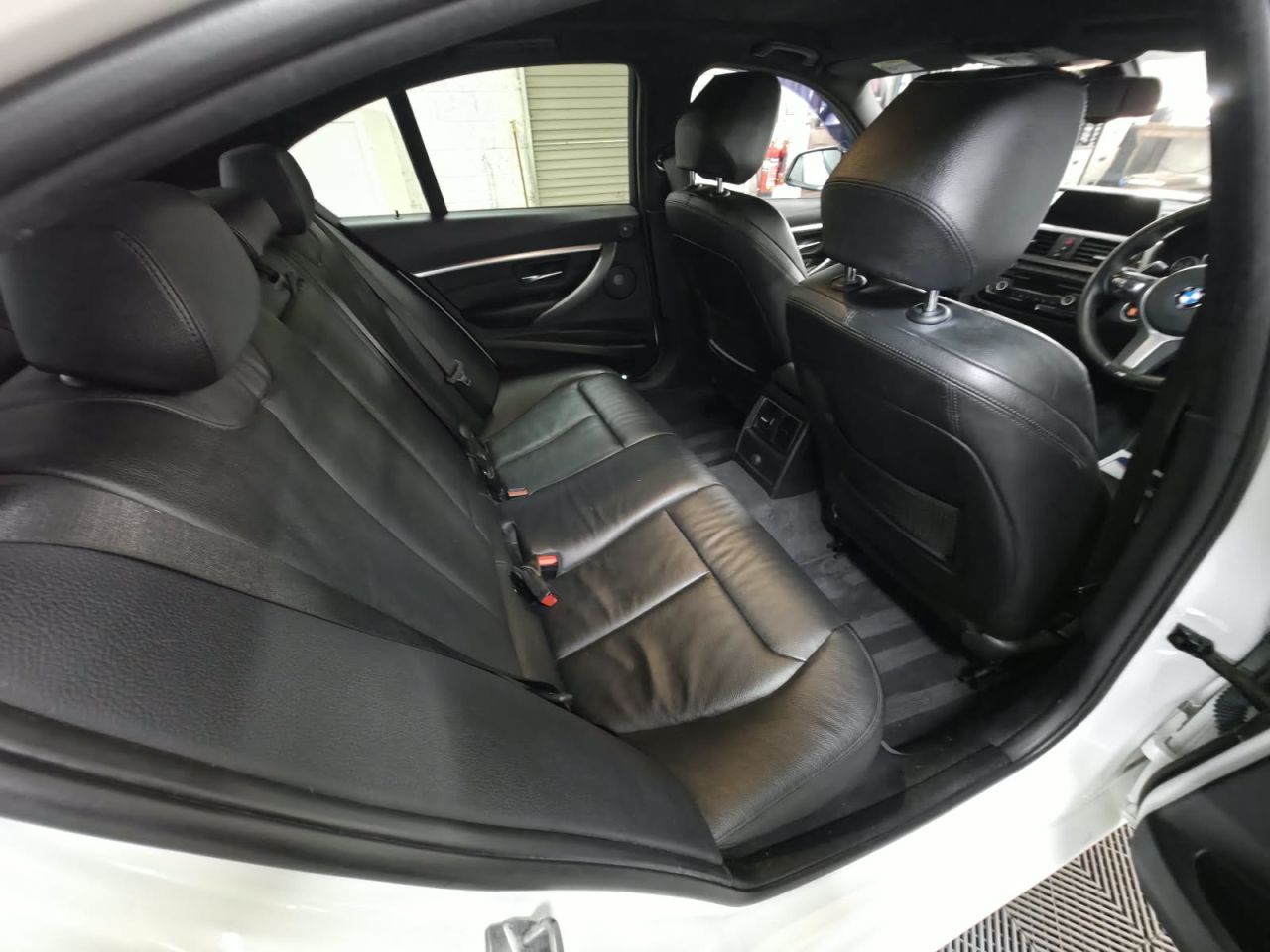 2018 BMW 3 SERIES 2.0 320d M Sport Shadow Edition Saloon 4dr Diesel Auto Euro 6 (s/s) (190 ps - vehicle photo 17 for sale on PureCar