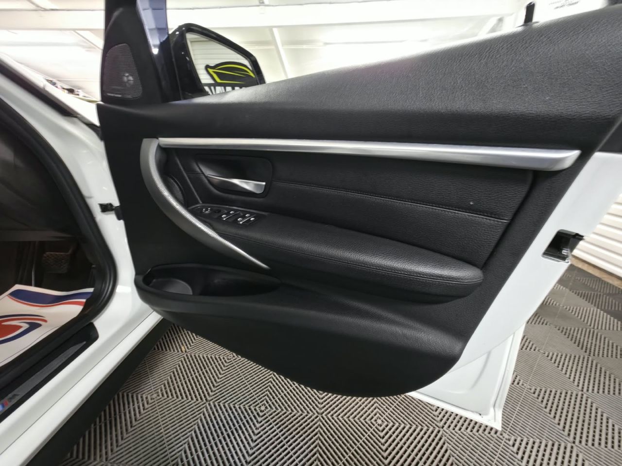 2018 BMW 3 SERIES 2.0 320d M Sport Shadow Edition Saloon 4dr Diesel Auto Euro 6 (s/s) (190 ps - vehicle photo 19 for sale on PureCar