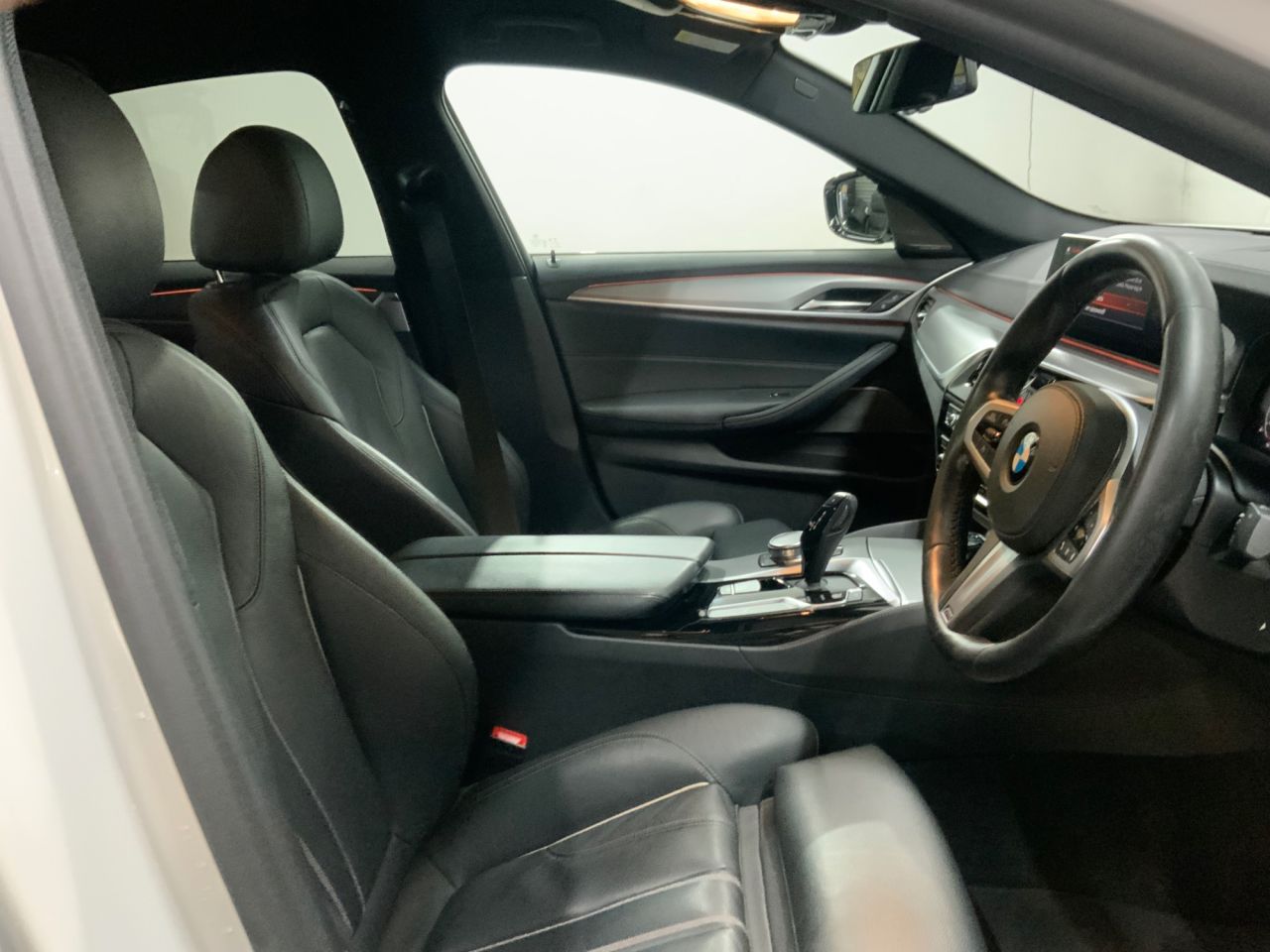 2021 BMW 5 SERIES 2.0 520i GPF M Sport Saloon 4dr Petrol Auto Euro 6 (s/s) (184 ps) - vehicle photo 10 for sale on PureCar