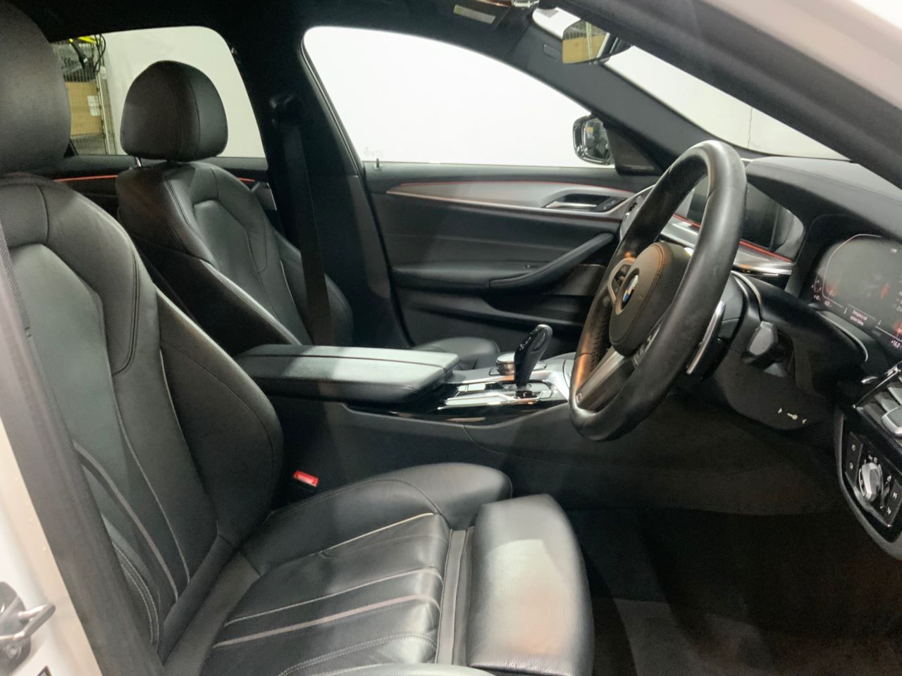 2021 BMW 5 SERIES 2.0 520i GPF M Sport Saloon 4dr Petrol Auto Euro 6 (s/s) (184 ps) - vehicle photo 11 for sale on PureCar