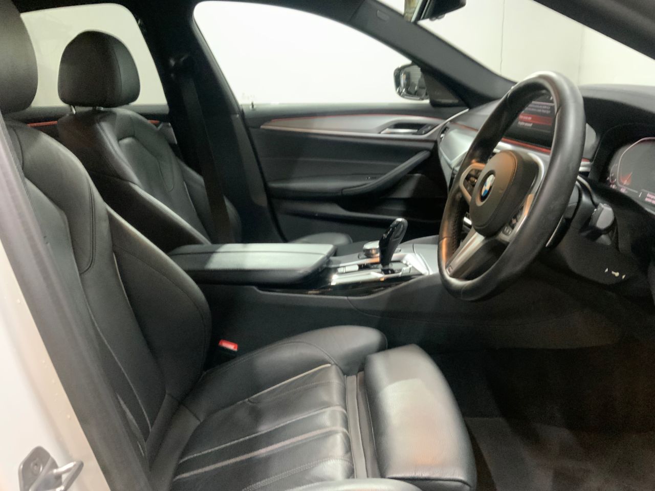 2021 BMW 5 SERIES 2.0 520i GPF M Sport Saloon 4dr Petrol Auto Euro 6 (s/s) (184 ps) - vehicle photo 12 for sale on PureCar