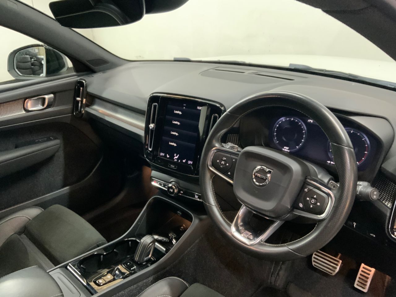 2020 VOLVO XC40 2.0 D4 R-Design Pro SUV 5dr Diesel Auto AWD Euro 6 (s/s) (190 ps) - vehicle photo 15 for sale on PureCar