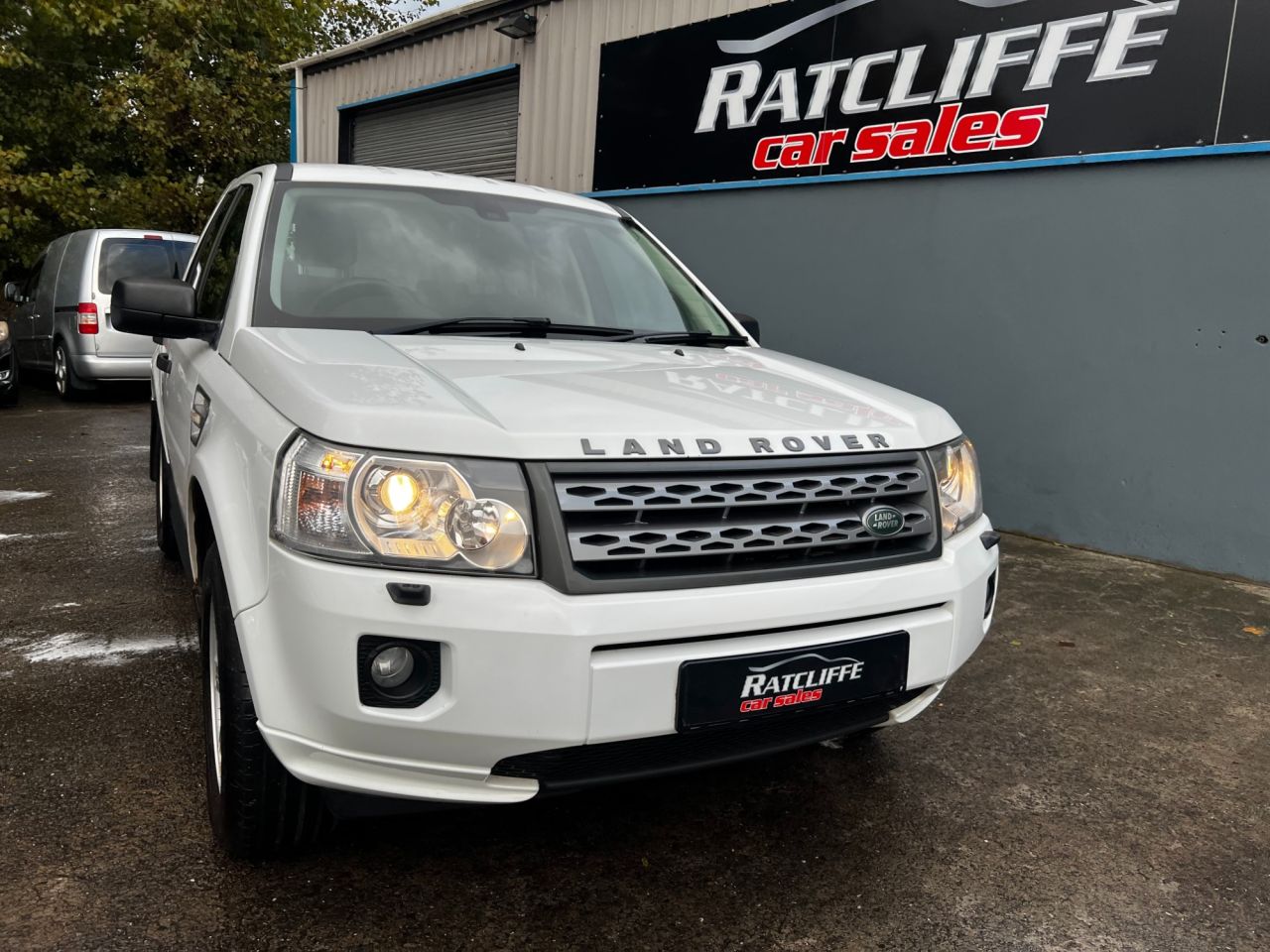2012 LAND ROVER FREELANDER 2.2 TD4 GS SUV 5dr Diesel Manual 4WD Euro 5 (s/s) (150 ps) - vehicle photo 2 for sale on PureCar