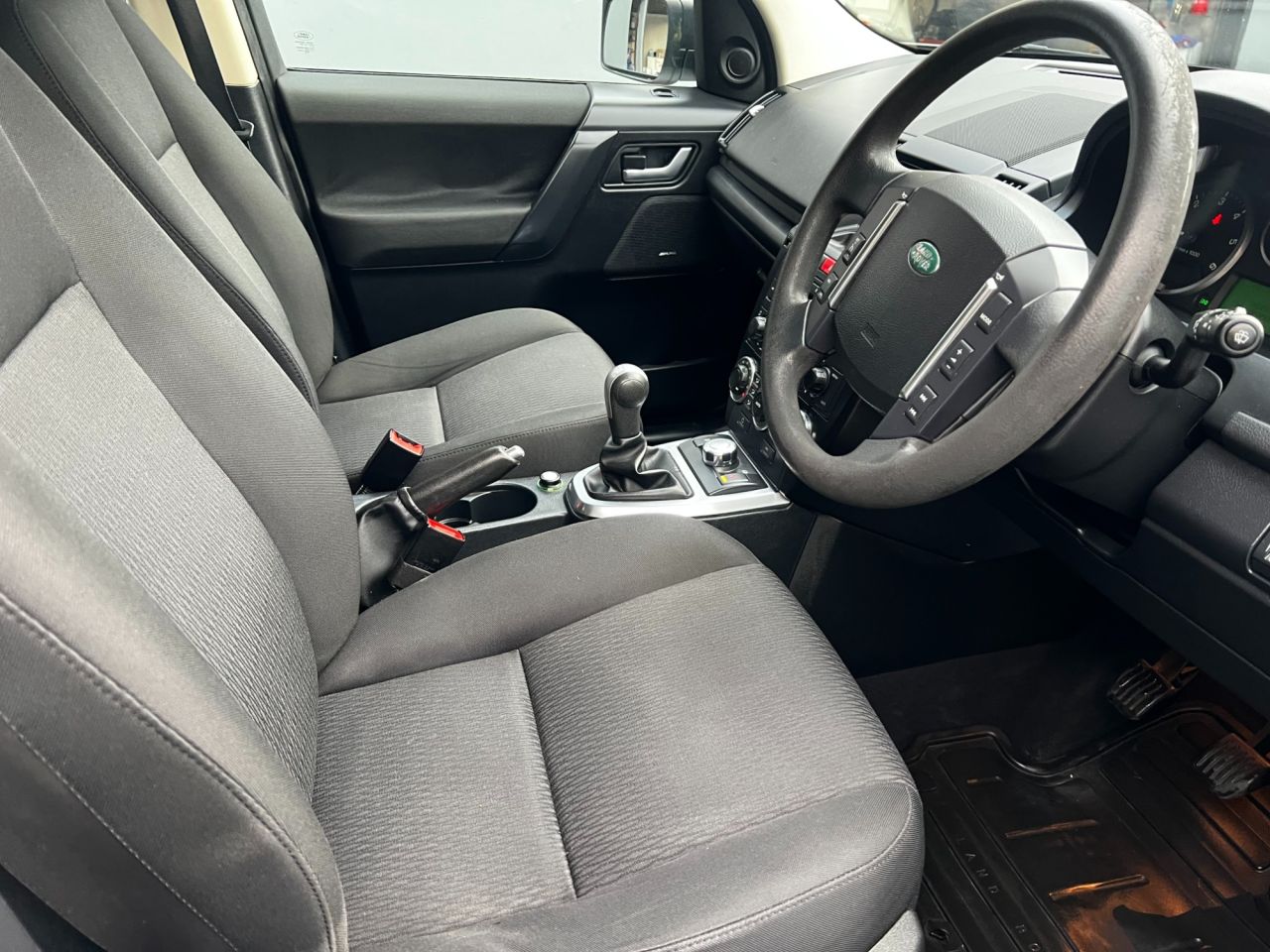 2012 LAND ROVER FREELANDER 2.2 TD4 GS SUV 5dr Diesel Manual 4WD Euro 5 (s/s) (150 ps) - vehicle photo 9 for sale on PureCar