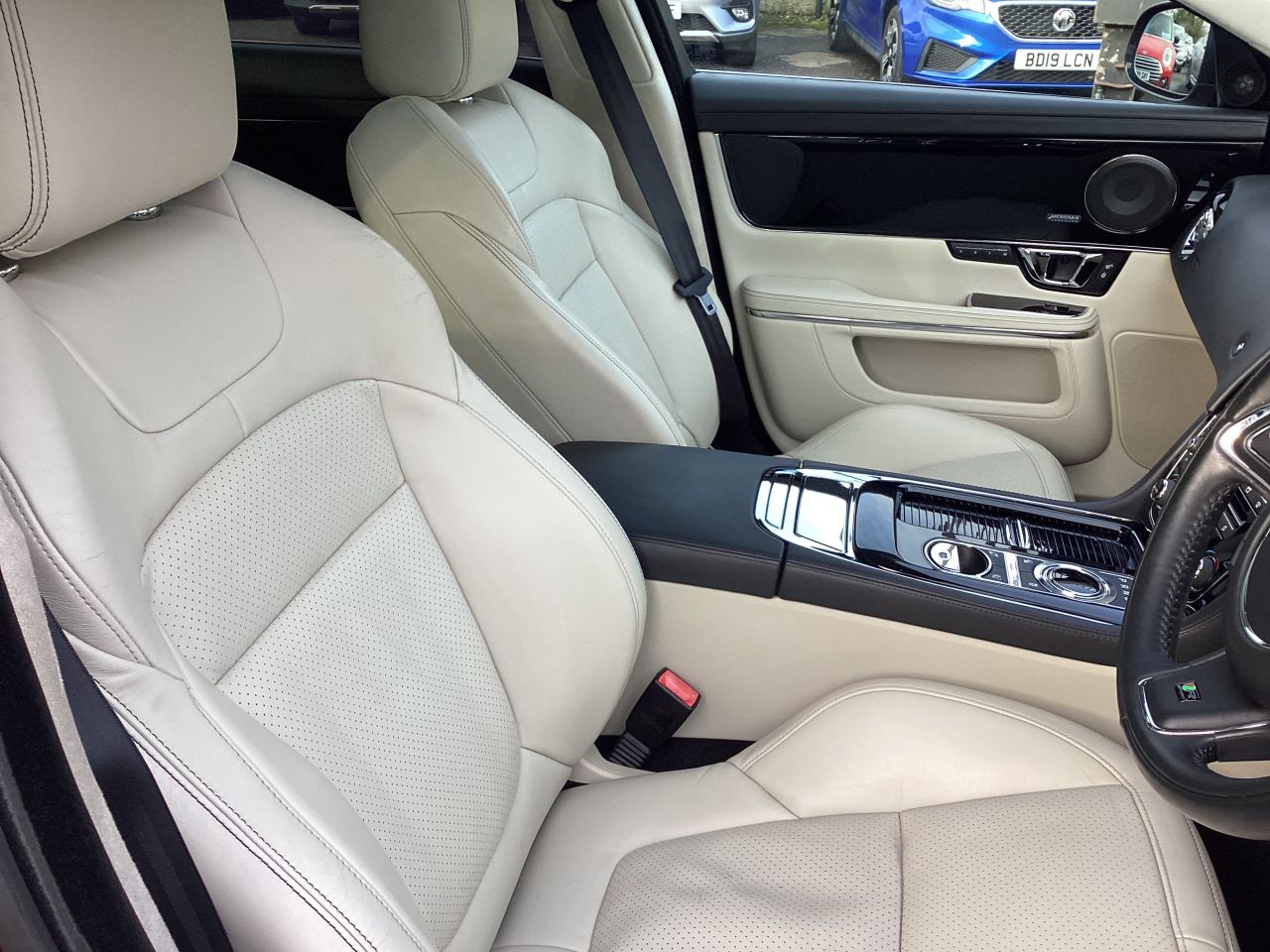 2016 JAGUAR XJ 3.0d V6 R-Sport Saloon 4dr Diesel Auto Euro 6 (s/s) (300 ps) - vehicle photo 14 for sale on PureCar