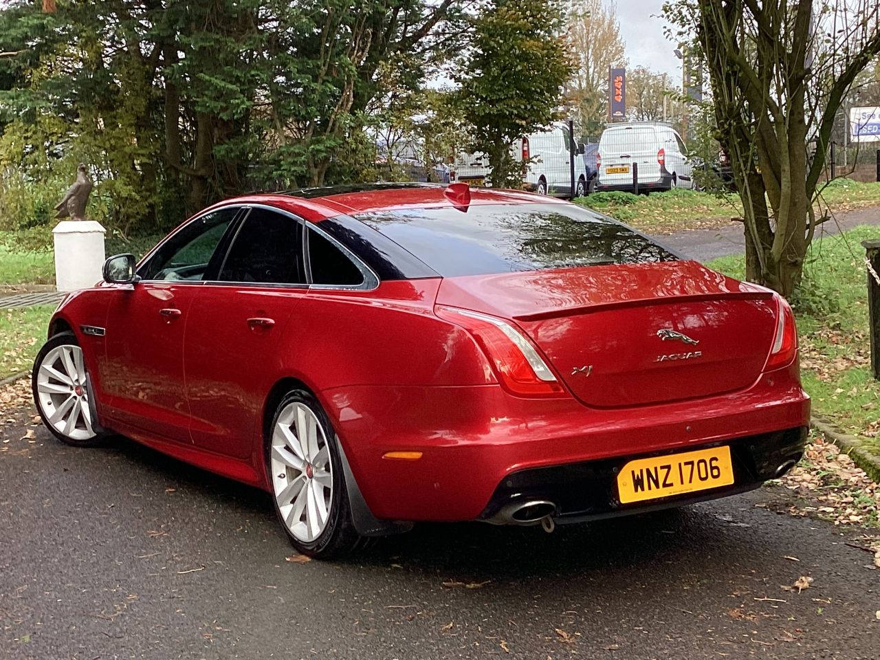 2016 JAGUAR XJ 3.0d V6 R-Sport Saloon 4dr Diesel Auto Euro 6 (s/s) (300 ps) - vehicle photo 2 for sale on PureCar