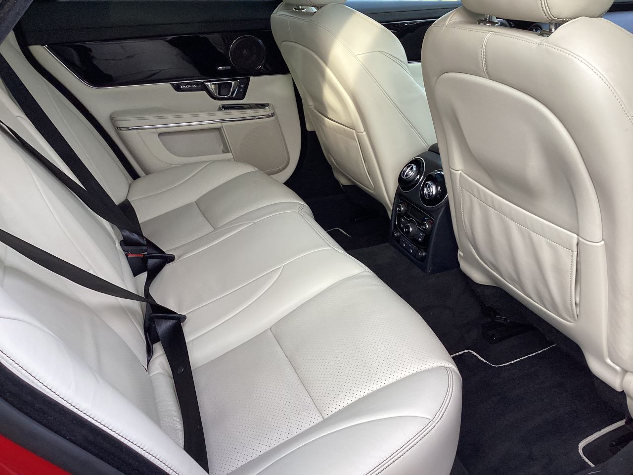 2016 JAGUAR XJ 3.0d V6 R-Sport Saloon 4dr Diesel Auto Euro 6 (s/s) (300 ps) - vehicle photo 13 for sale on PureCar