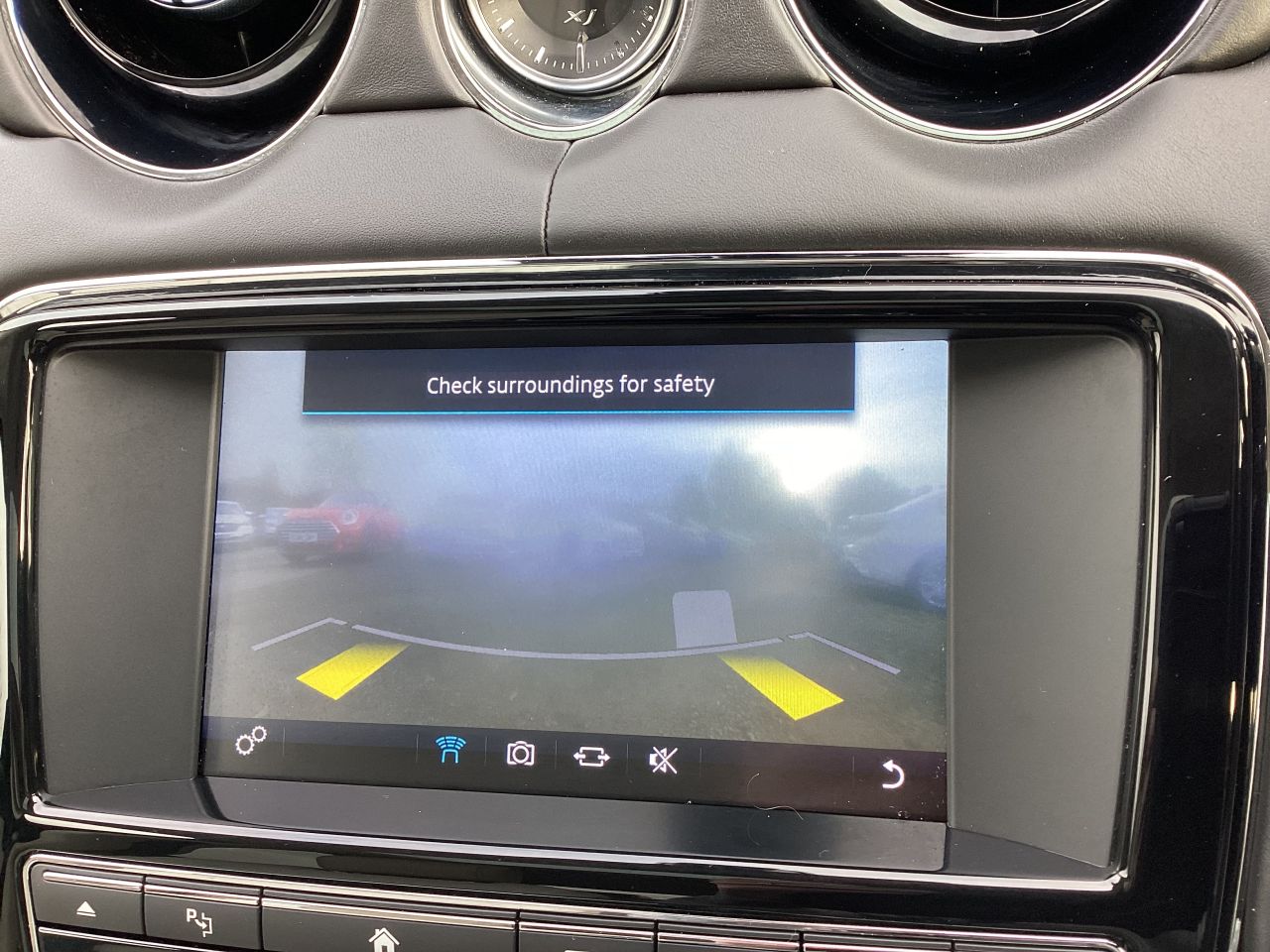 2016 JAGUAR XJ 3.0d V6 R-Sport Saloon 4dr Diesel Auto Euro 6 (s/s) (300 ps) - vehicle photo 21 for sale on PureCar