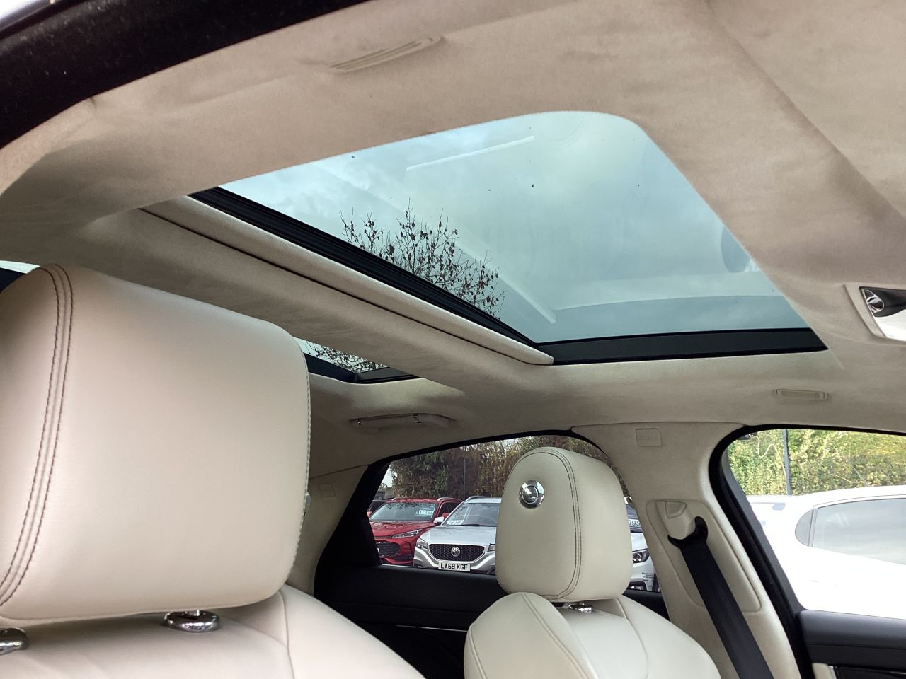 2016 JAGUAR XJ 3.0d V6 R-Sport Saloon 4dr Diesel Auto Euro 6 (s/s) (300 ps) - vehicle photo 26 for sale on PureCar