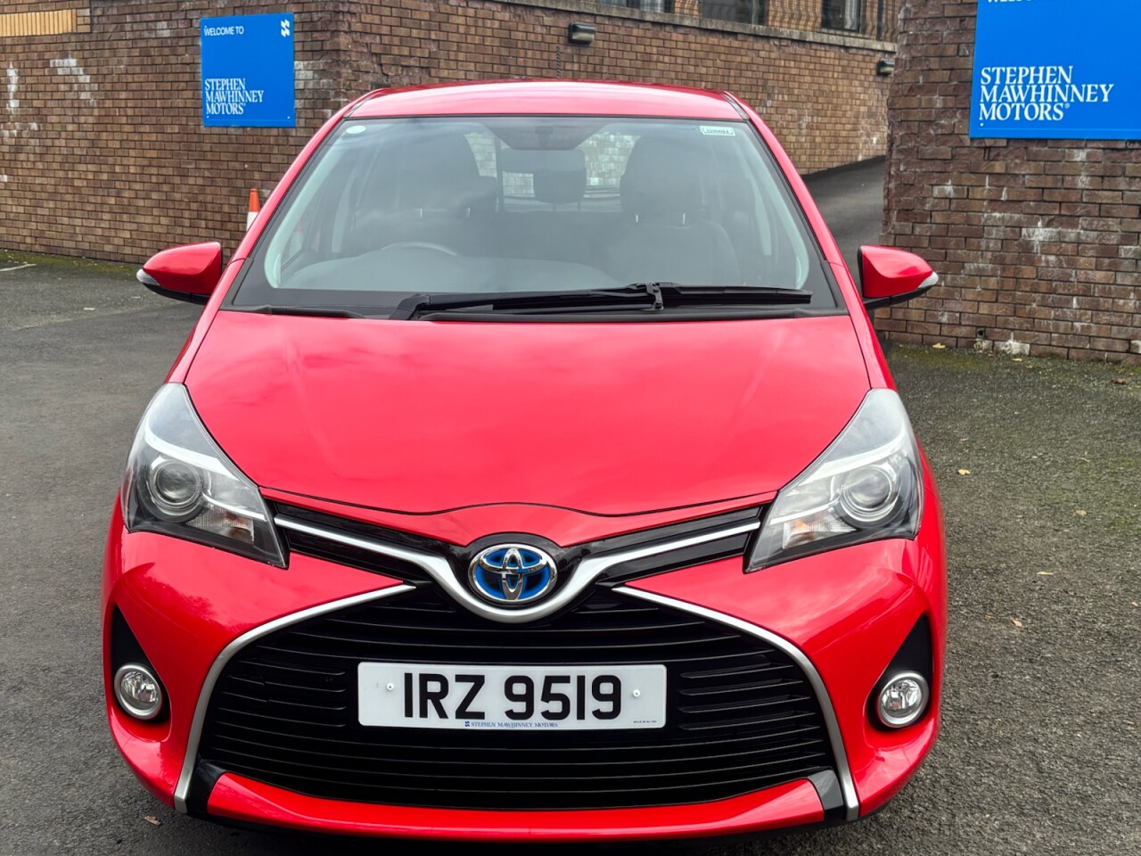 2015 TOYOTA YARIS 1.5 VVT-h Icon Hatchback 5dr Petrol Hybrid E-CVT Euro 6 (101 ps) - vehicle photo 2 for sale on PureCar