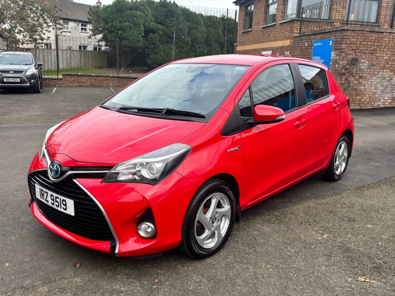 2015 TOYOTA YARIS 1.5 VVT-h Icon Hatchback 5dr Petrol Hybrid E-CVT Euro 6 (101 ps) - vehicle photo 3 for sale on PureCar