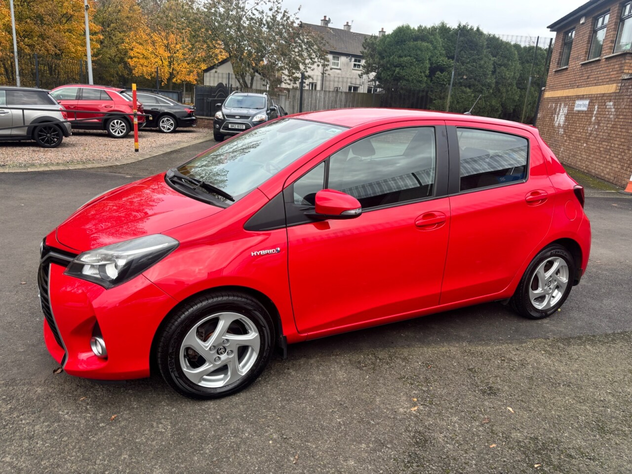 2015 TOYOTA YARIS 1.5 VVT-h Icon Hatchback 5dr Petrol Hybrid E-CVT Euro 6 (101 ps) - vehicle photo 4 for sale on PureCar