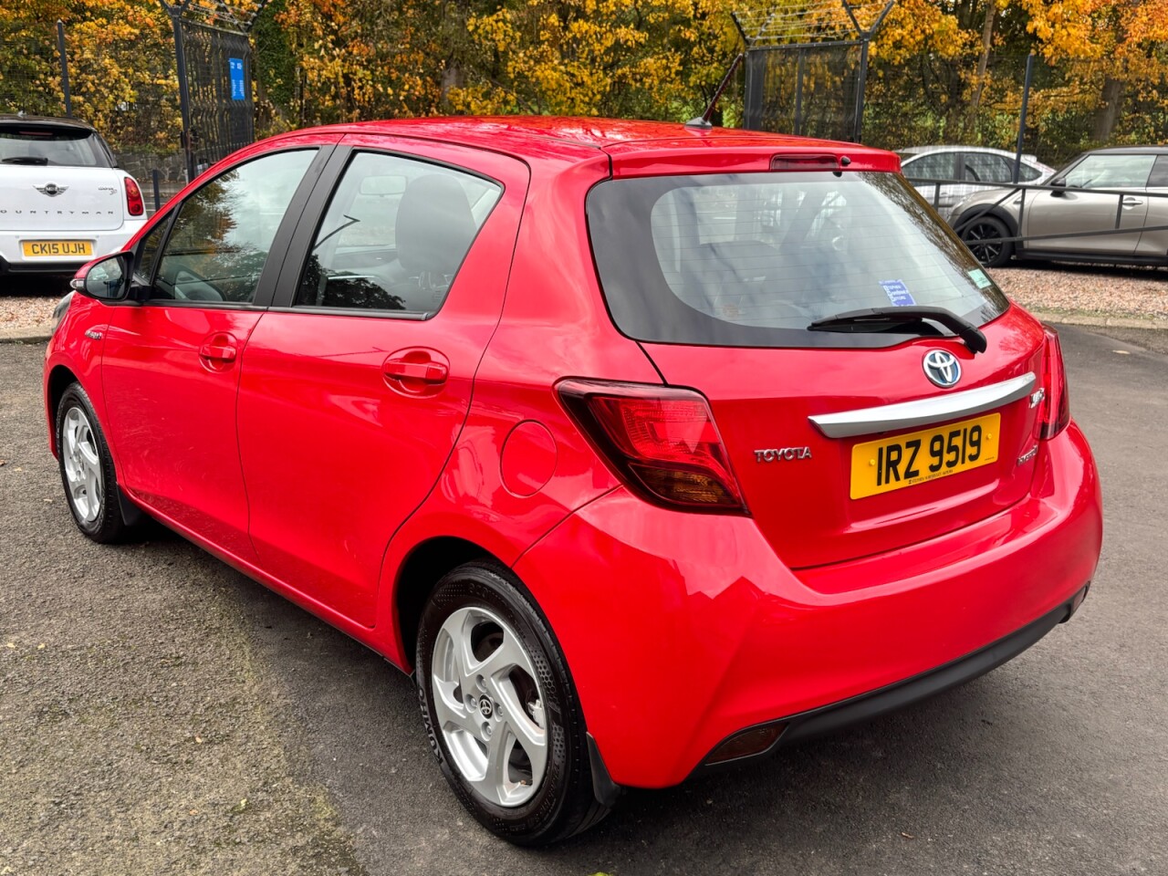 2015 TOYOTA YARIS 1.5 VVT-h Icon Hatchback 5dr Petrol Hybrid E-CVT Euro 6 (101 ps) - vehicle photo 5 for sale on PureCar